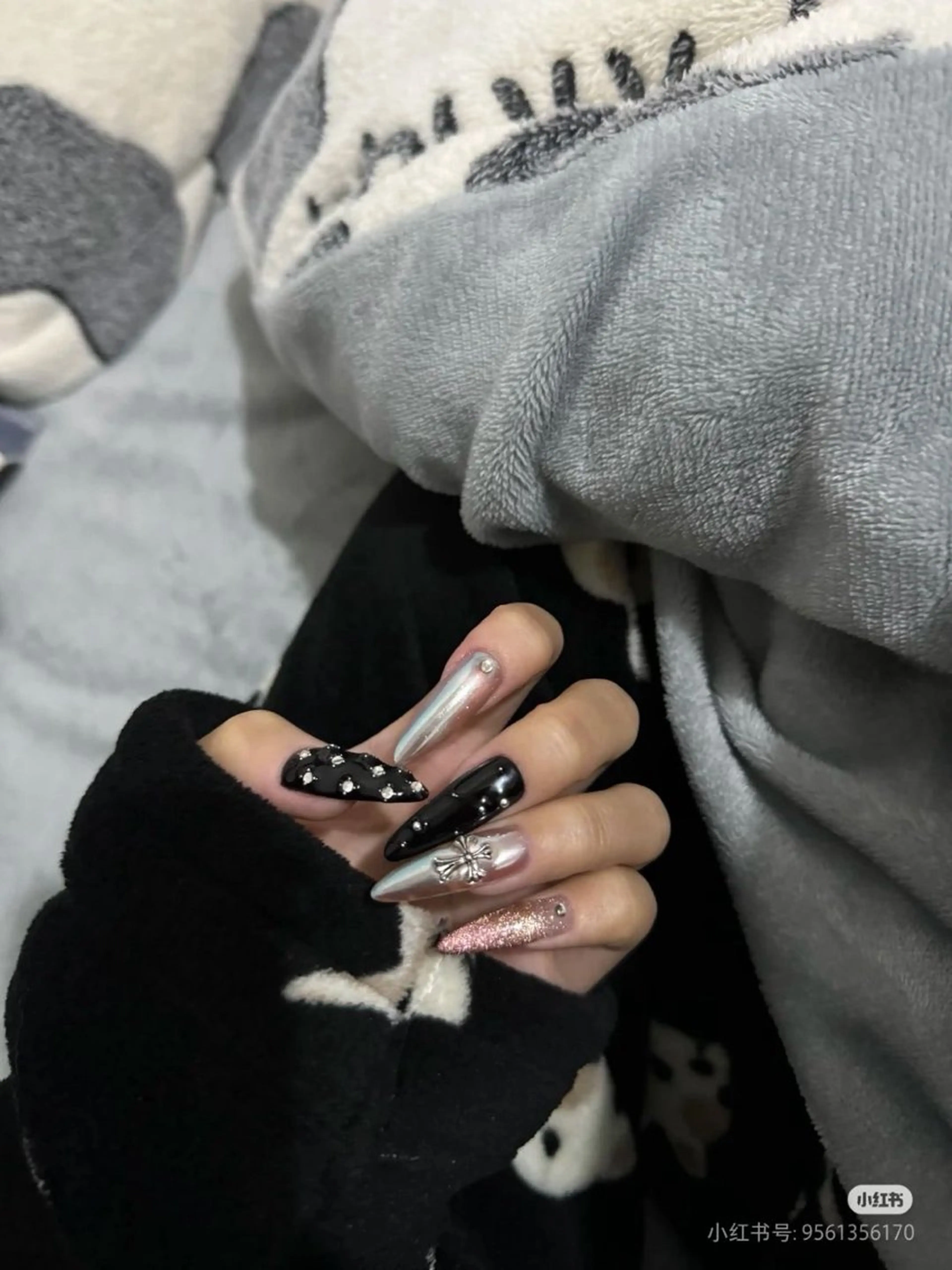 ネイル フレンチネイル キラキラネイル 韓国ネイル シンプルネイル ワンホンネイル ハンドネイル MEI Nailのネイルデザイン