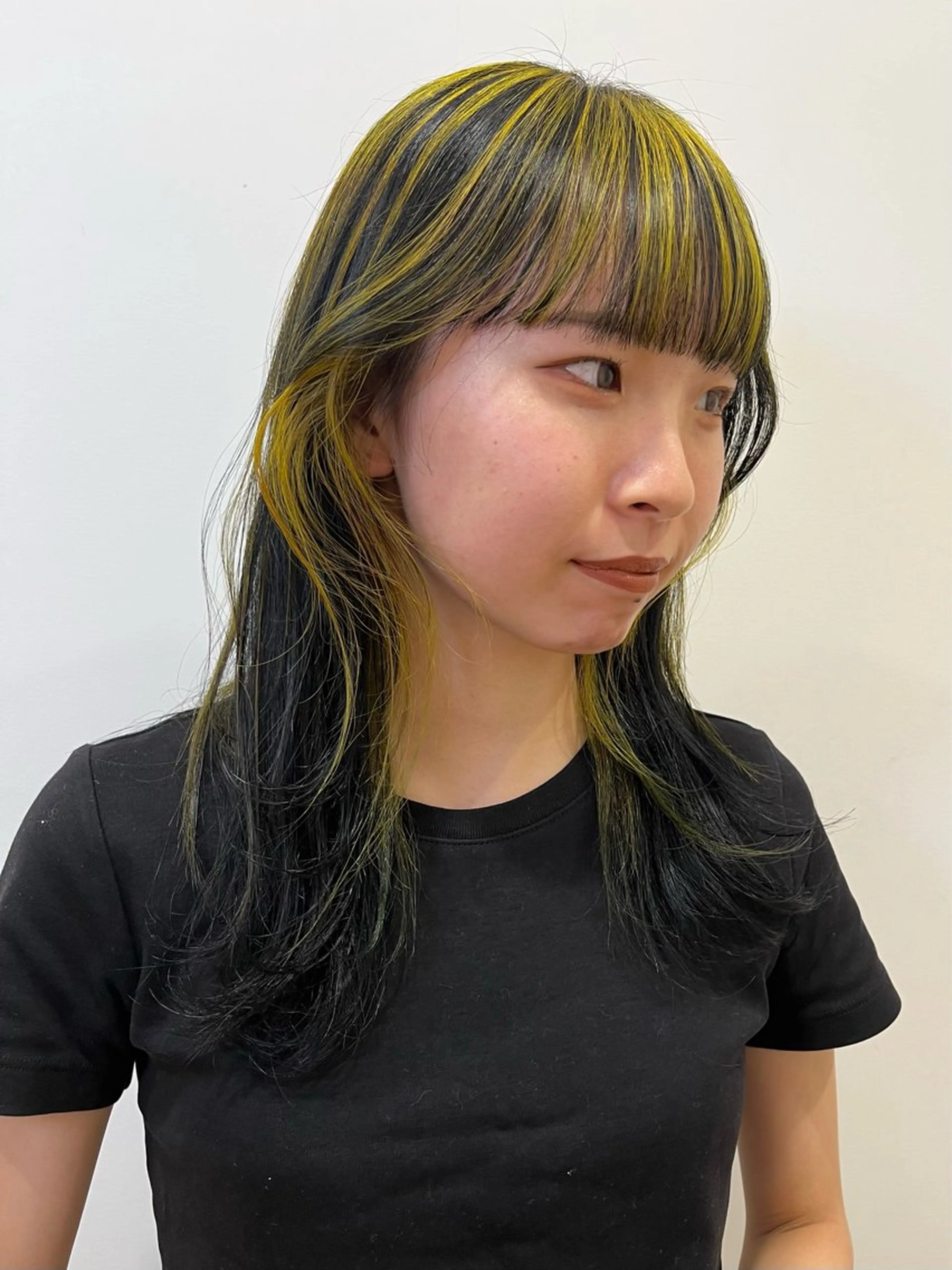 セミロング イエローカラー ハイライト vince gio 彩織のヘアスタイル