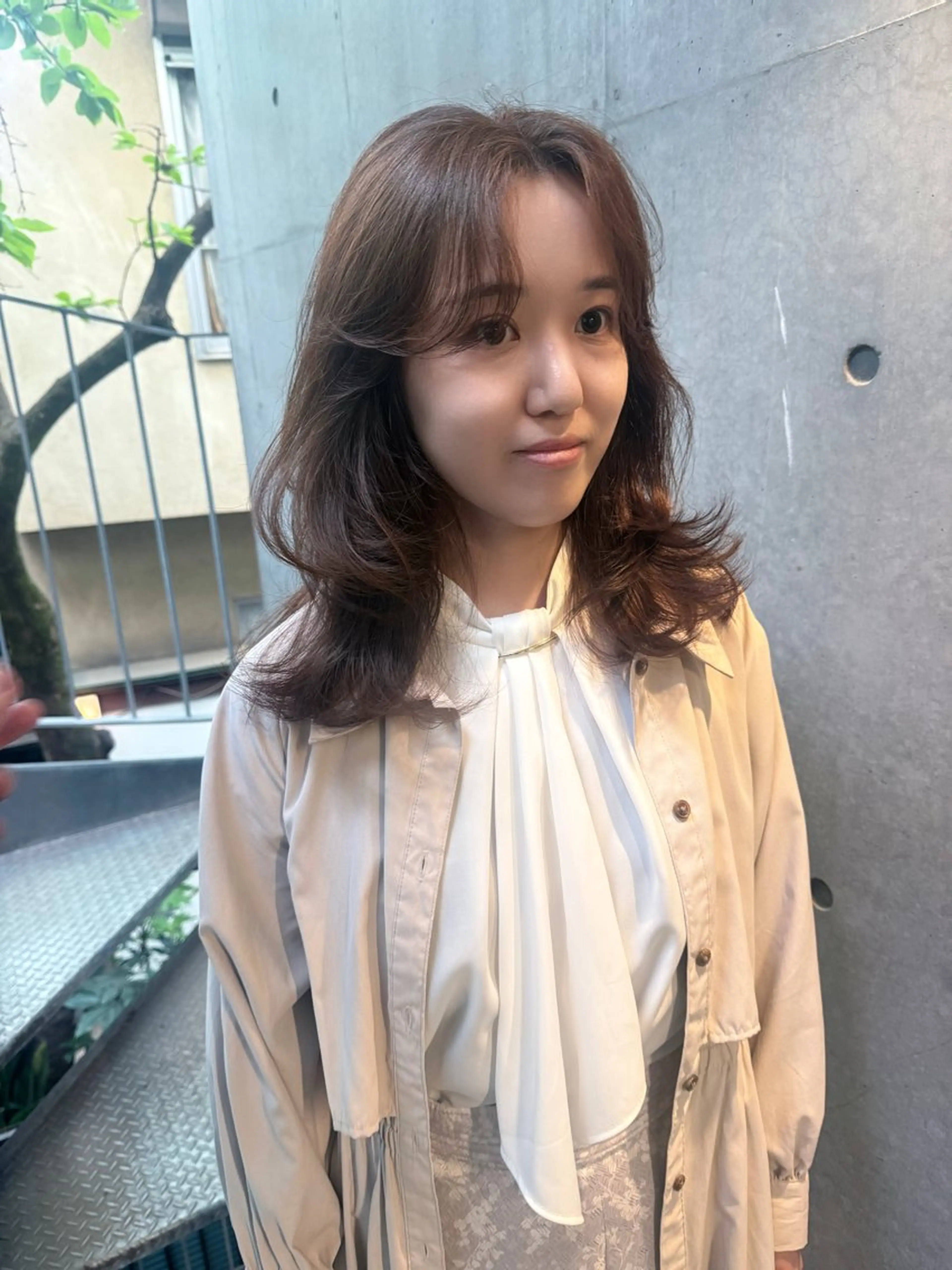 ロング カラー ロングレイヤー アッシュ ベージュカラー ブリーチ 透明感カラー カット ヘアカラー トリートメント 誰より丁寧なカット/ 小林輝/レイヤーのヘアスタイル