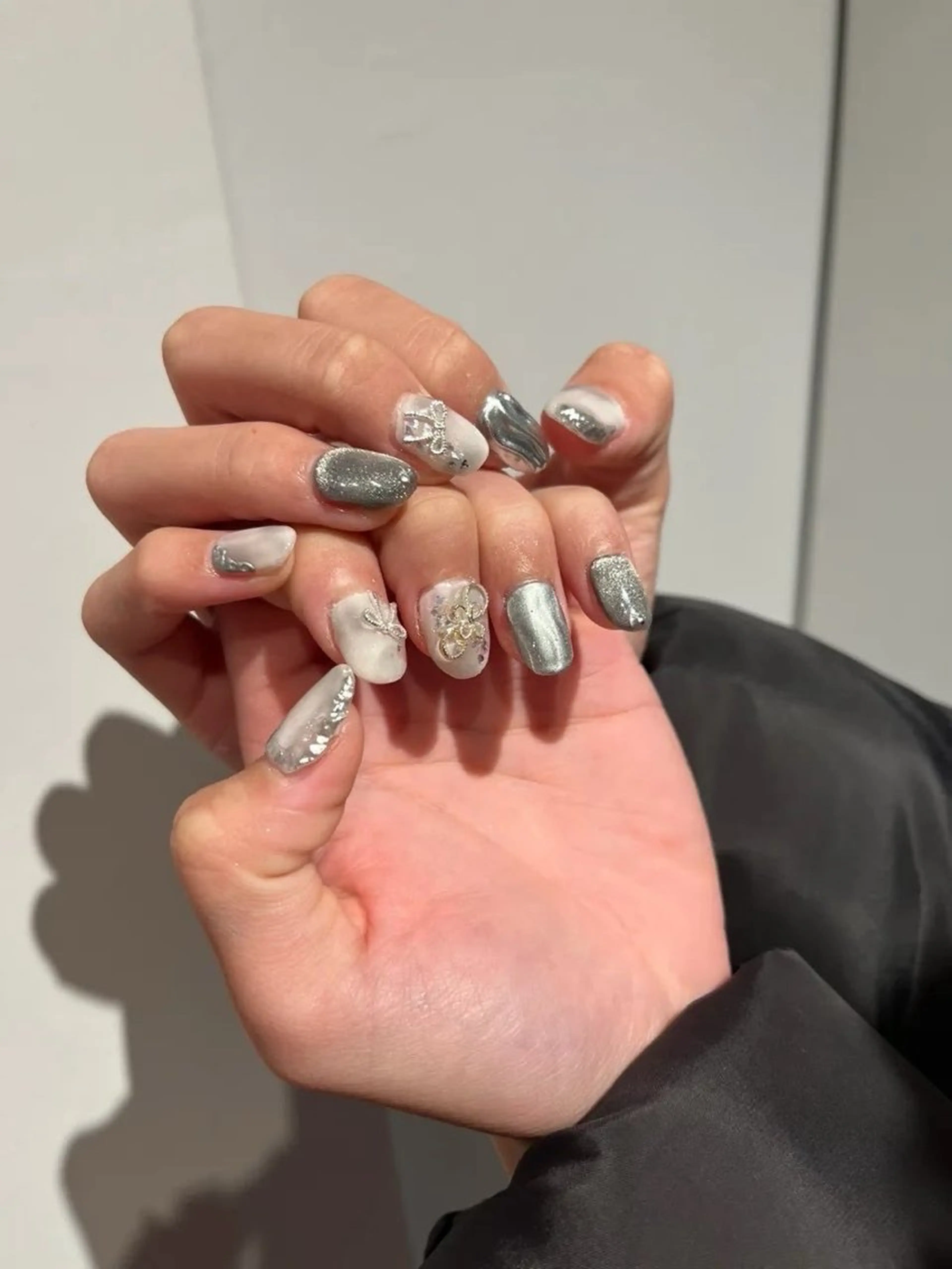 ネイル AMRITA omotesando所属・艶カラー・:*個性派 ネイル🦋mire-のネイルデザイン