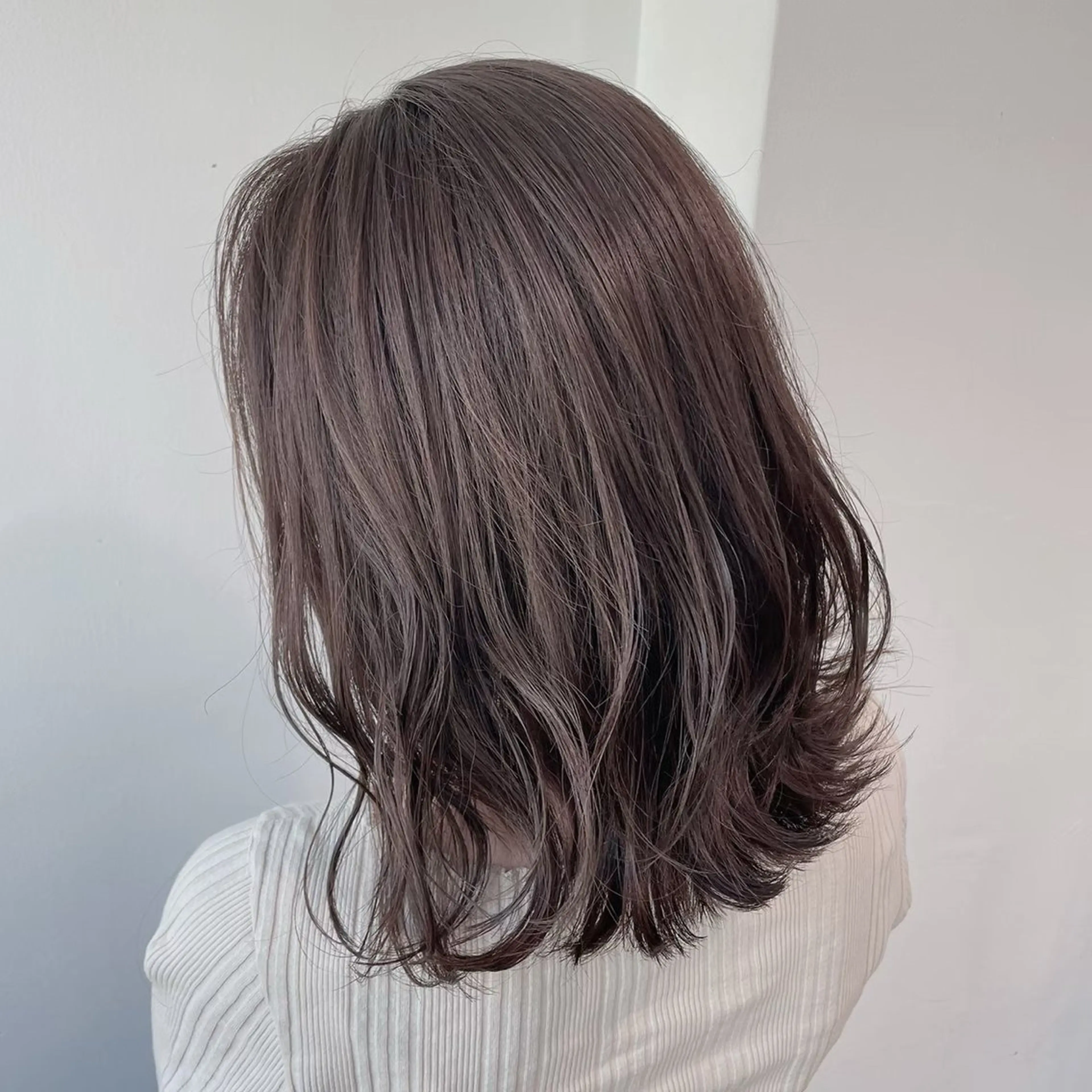 ミディアム レイヤーカット 透明感カラーの達人のヘアスタイル