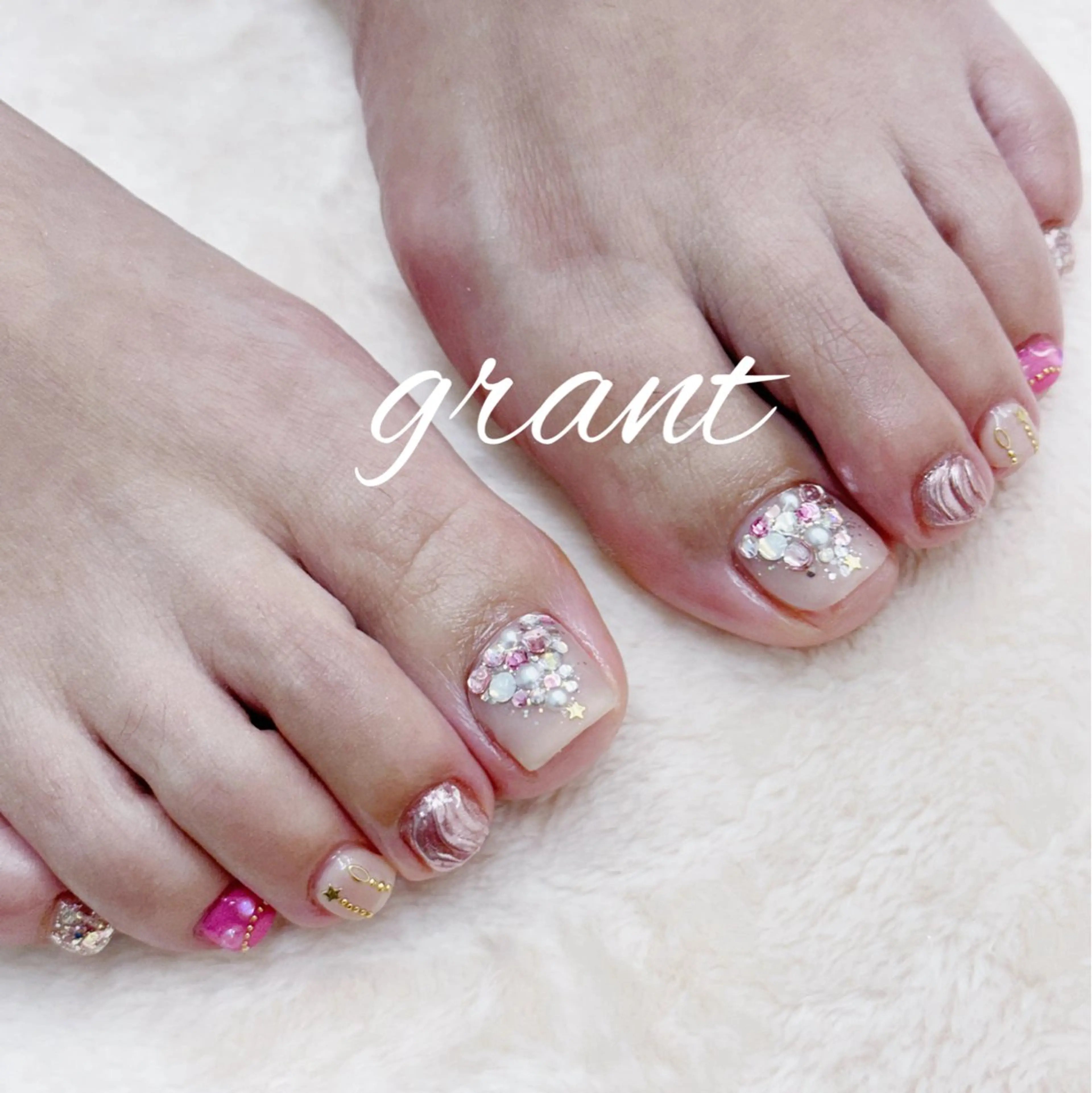 ネイル フットネイル 冬ネイル クリスマス フットネイル nail salon grant所属・nailsalon grantのネイルデザイン