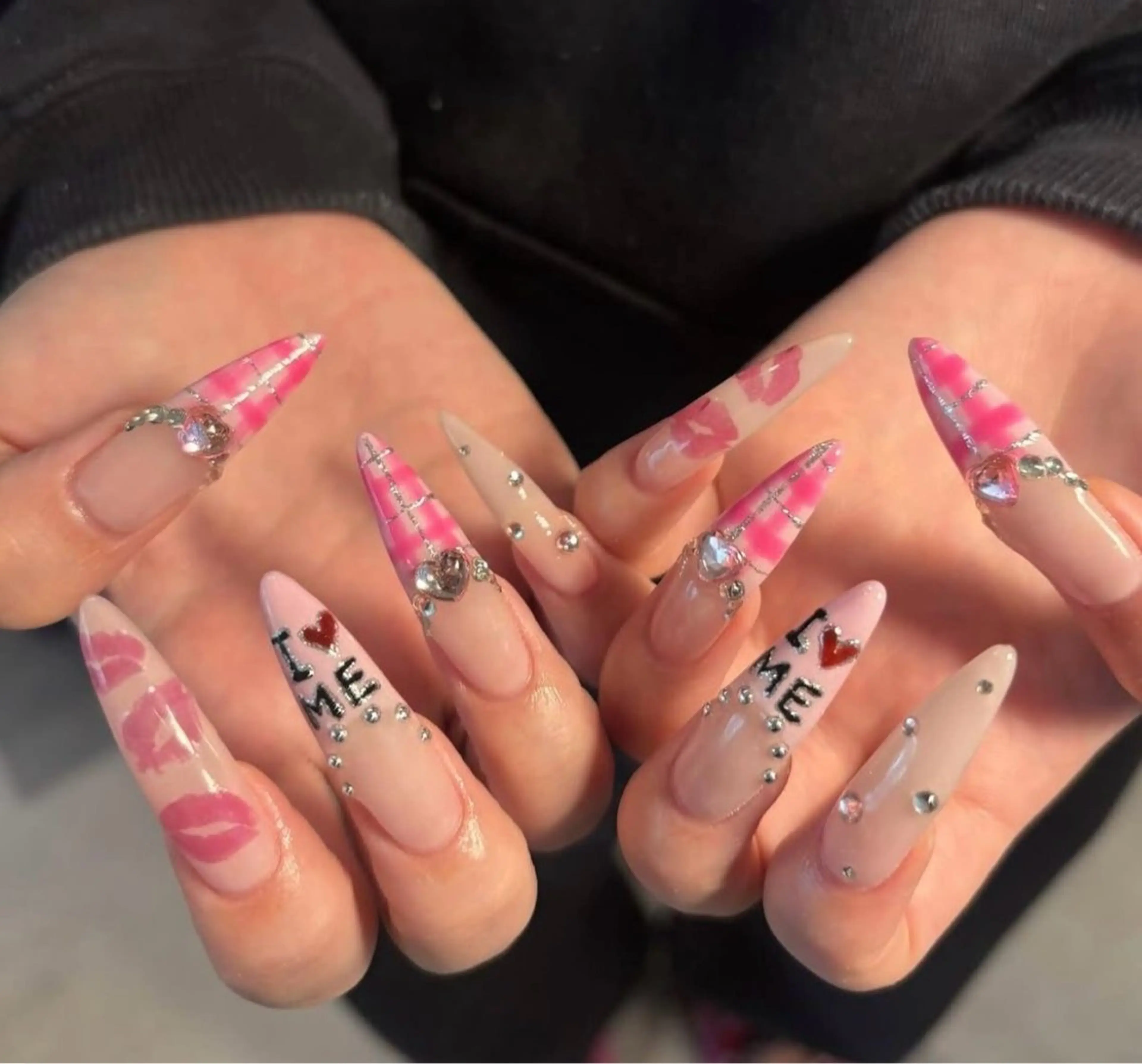 カラー グラデーションカラー ピンクカラー ハンドネイル AIN Nailのネイルデザイン