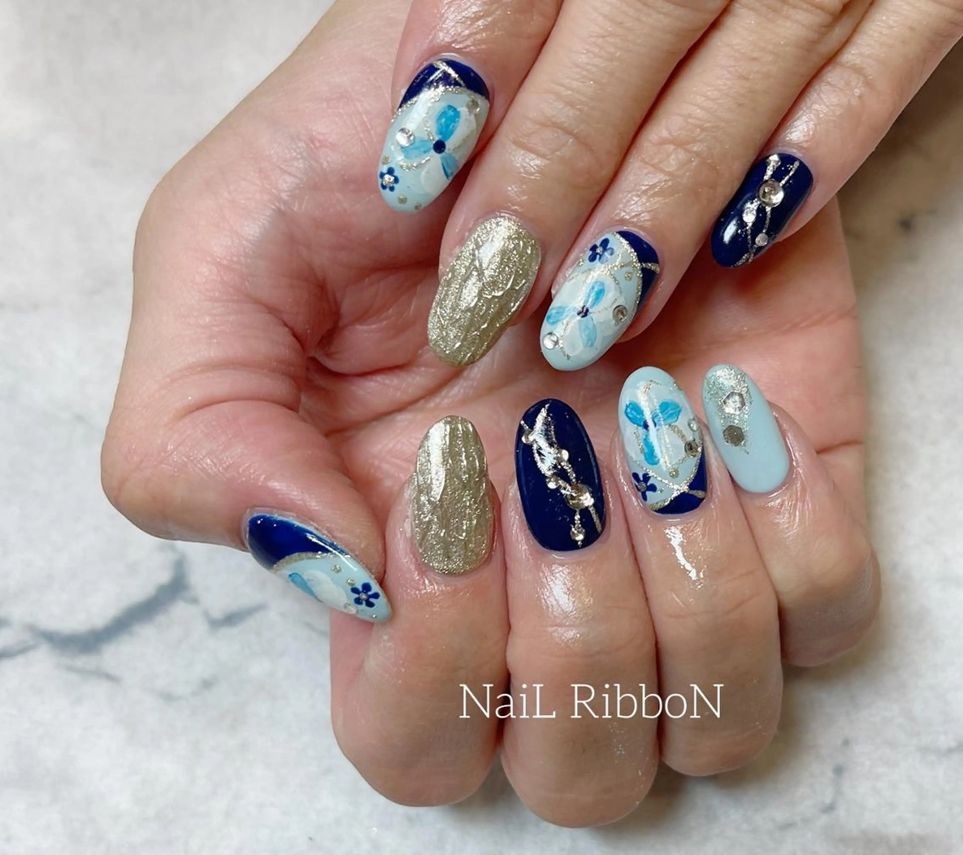 ネイル ネイルリボン 受付スタッフのネイルデザイン