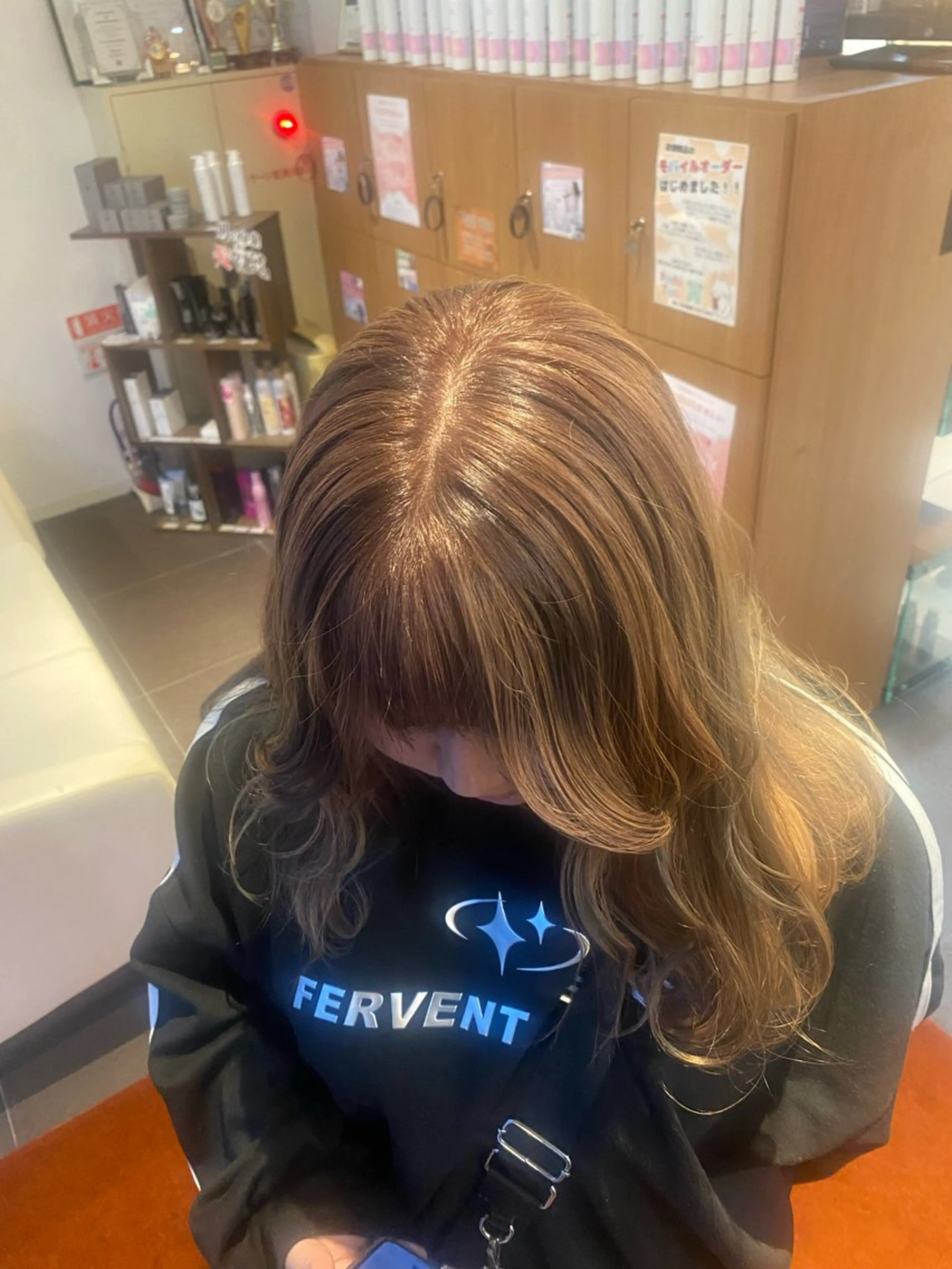 ミディアム カラー ベージュカラー デザインカラー ミルクティーベージュ ヘアカラー トリートメント 塩谷黎✨ブリーチ無W カラーメンズパーマ✨のヘアスタイル