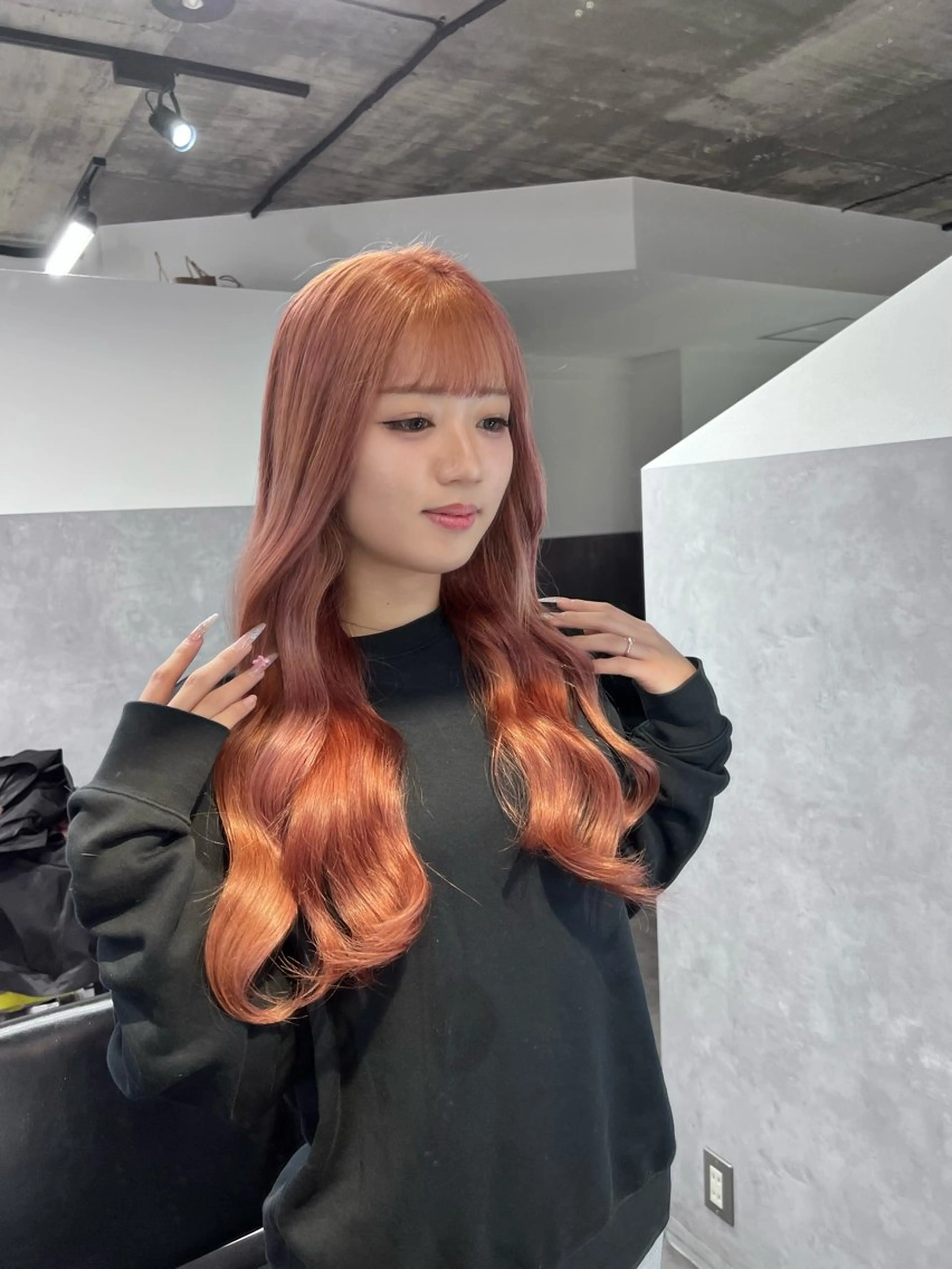 ロング カラー 黒髪 ブリーチ 透明感カラー 顔周りカット レイヤーカット ヘアカラー 透明感/レイヤー 🇰🇷tomonaのヘアスタイル