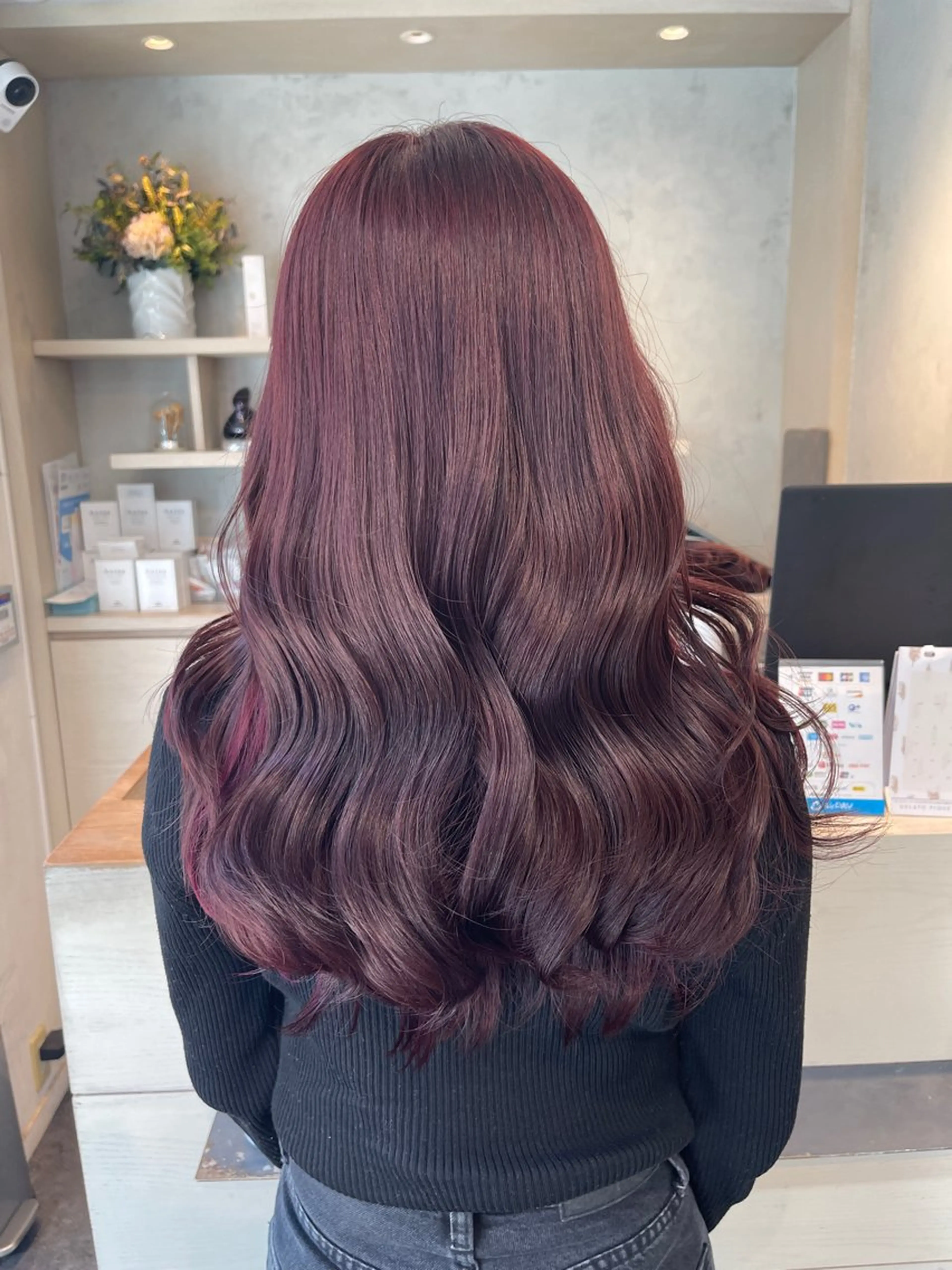 セミロング カラー ブリーチ カシス ブリーチなしカラー ピンクカラー 渡辺 杏斗龍のヘアスタイル