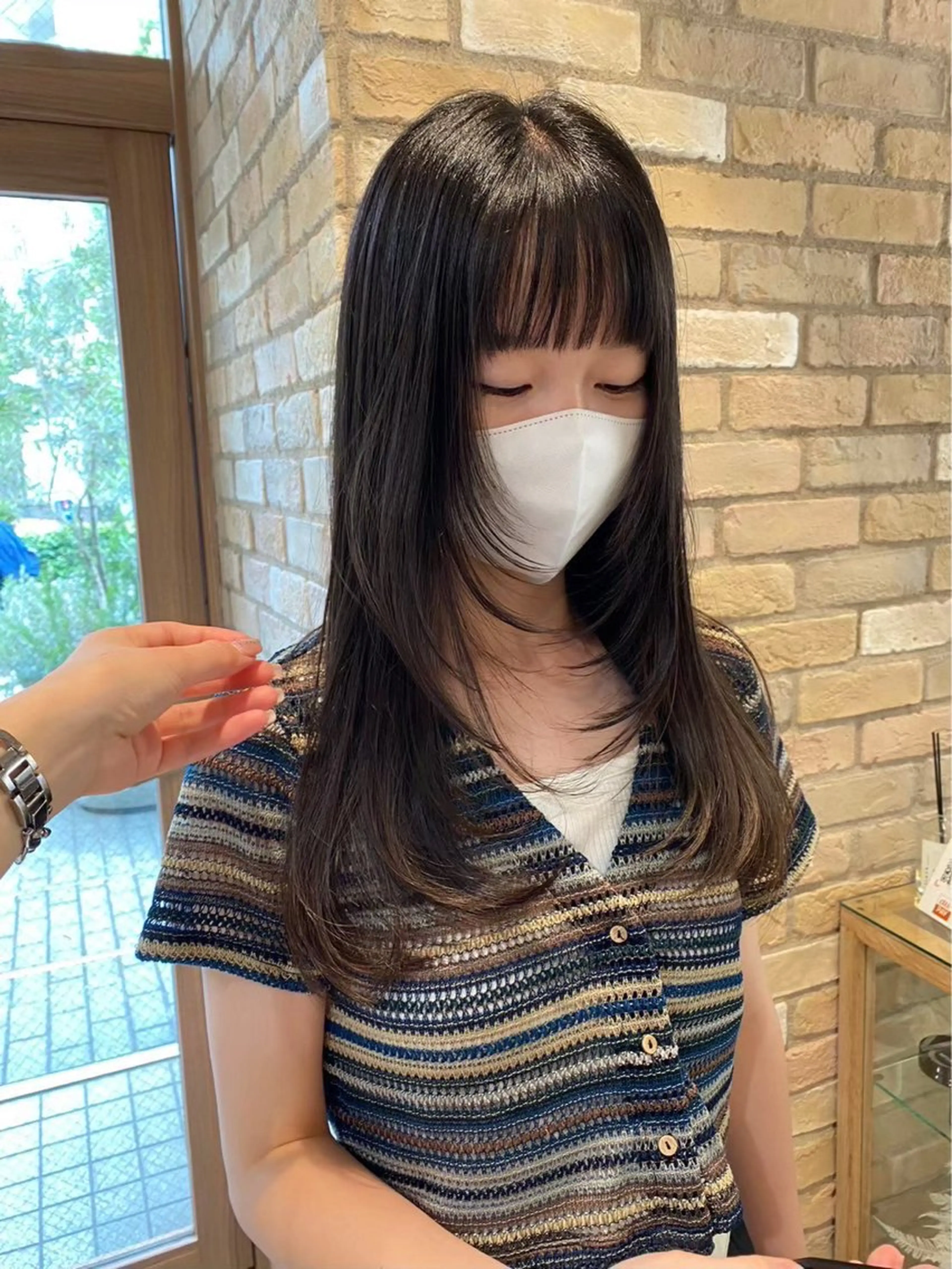 セミロング フェザー/シャドウ/ 酸性ストレートのヘアスタイル