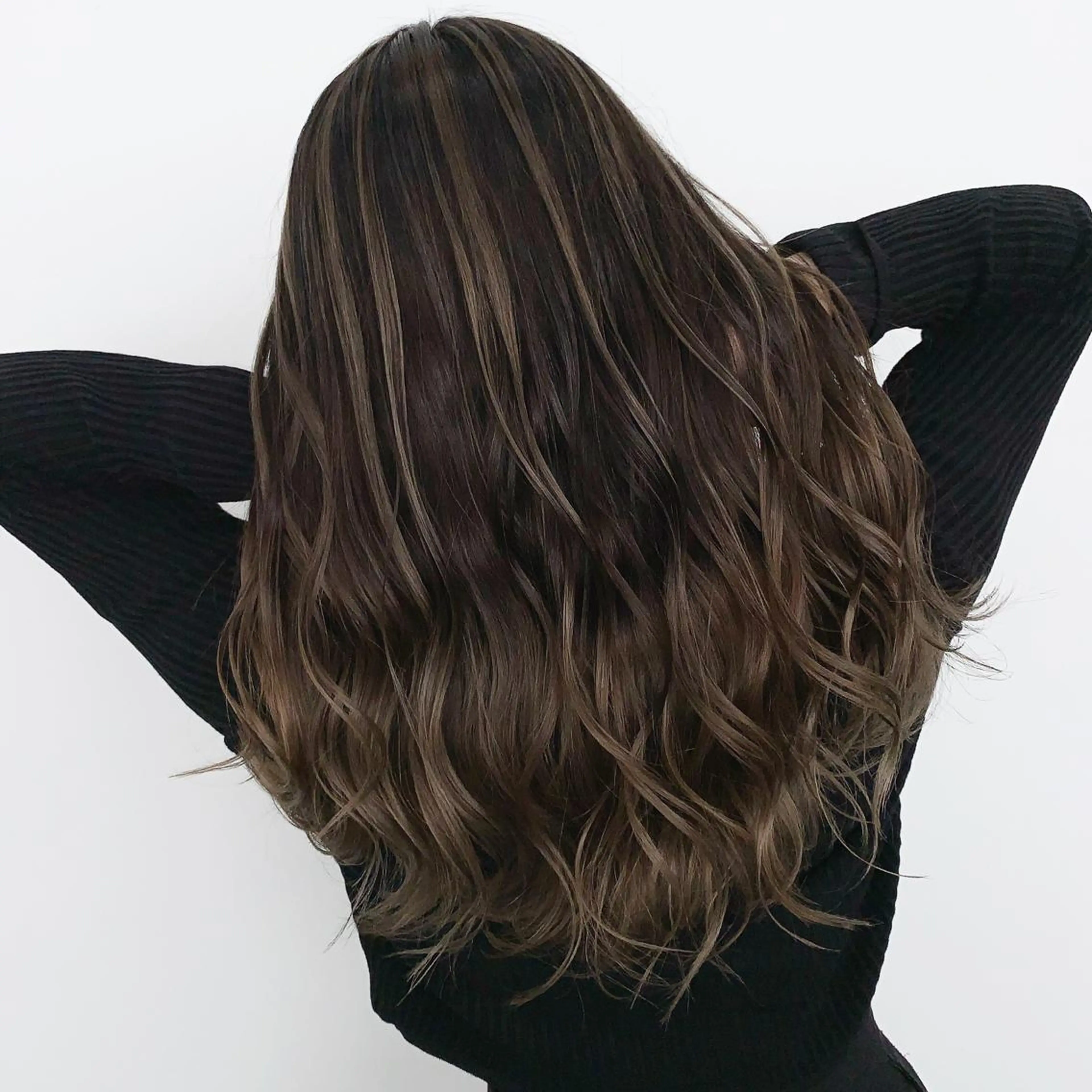 ロング レイヤーカット 山田 絵里菜のヘアスタイル