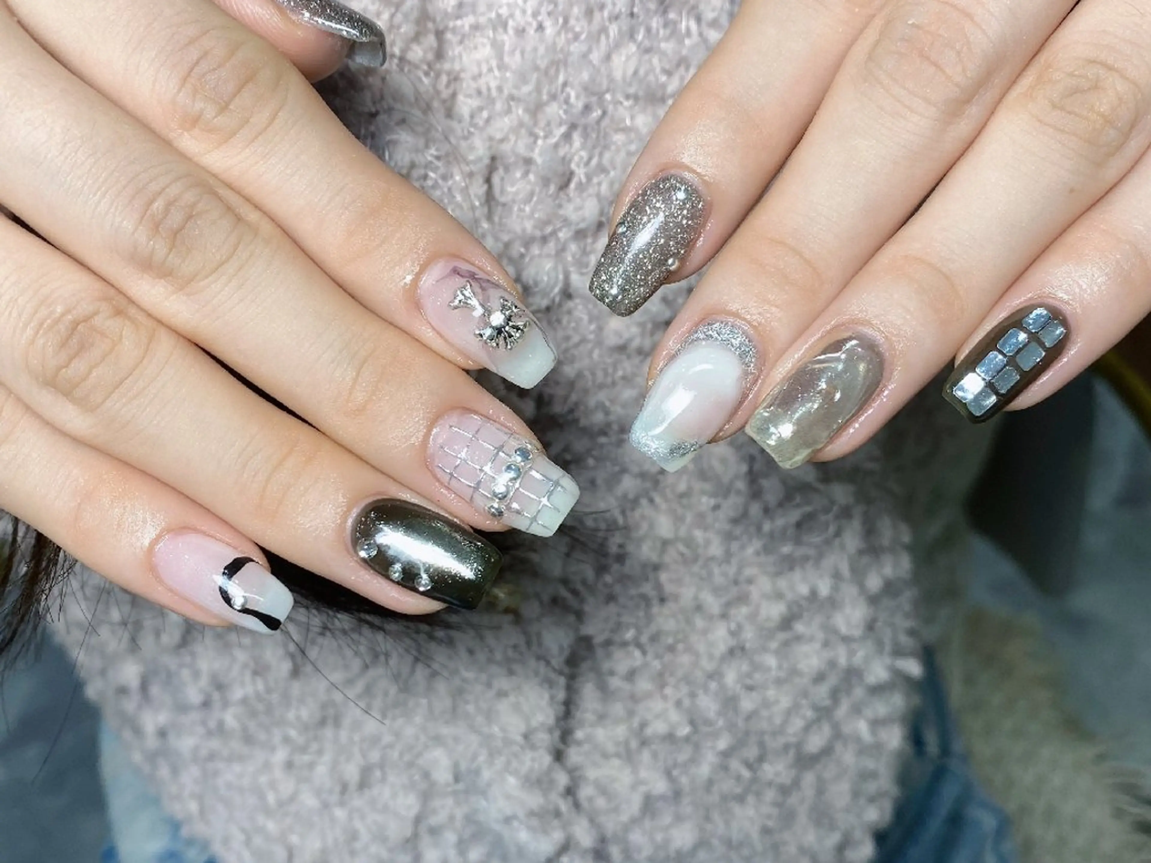 ネイル チークネイル フレンチネイル ジェルネイル ガーリー キラキラネイル ハンドネイル UM Nail Salonのネイルデザイン