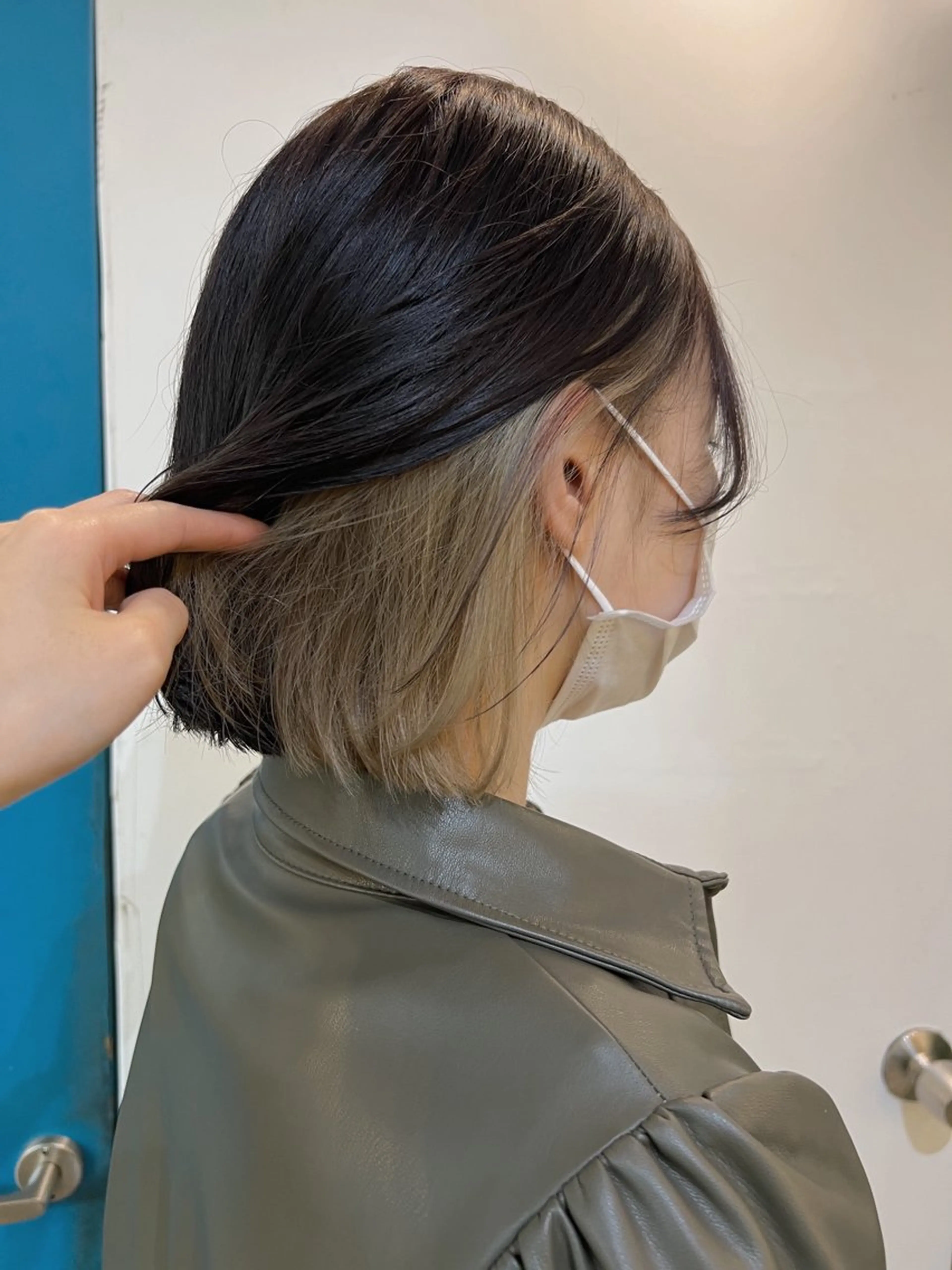 ショート カラー アッシュ ブリーチ イヤリングカラー ホワイトアッシュ ボブ カット ヘアカラー トリートメント KANA/ボブ/ インナーカラー/艶髪のヘアスタイル