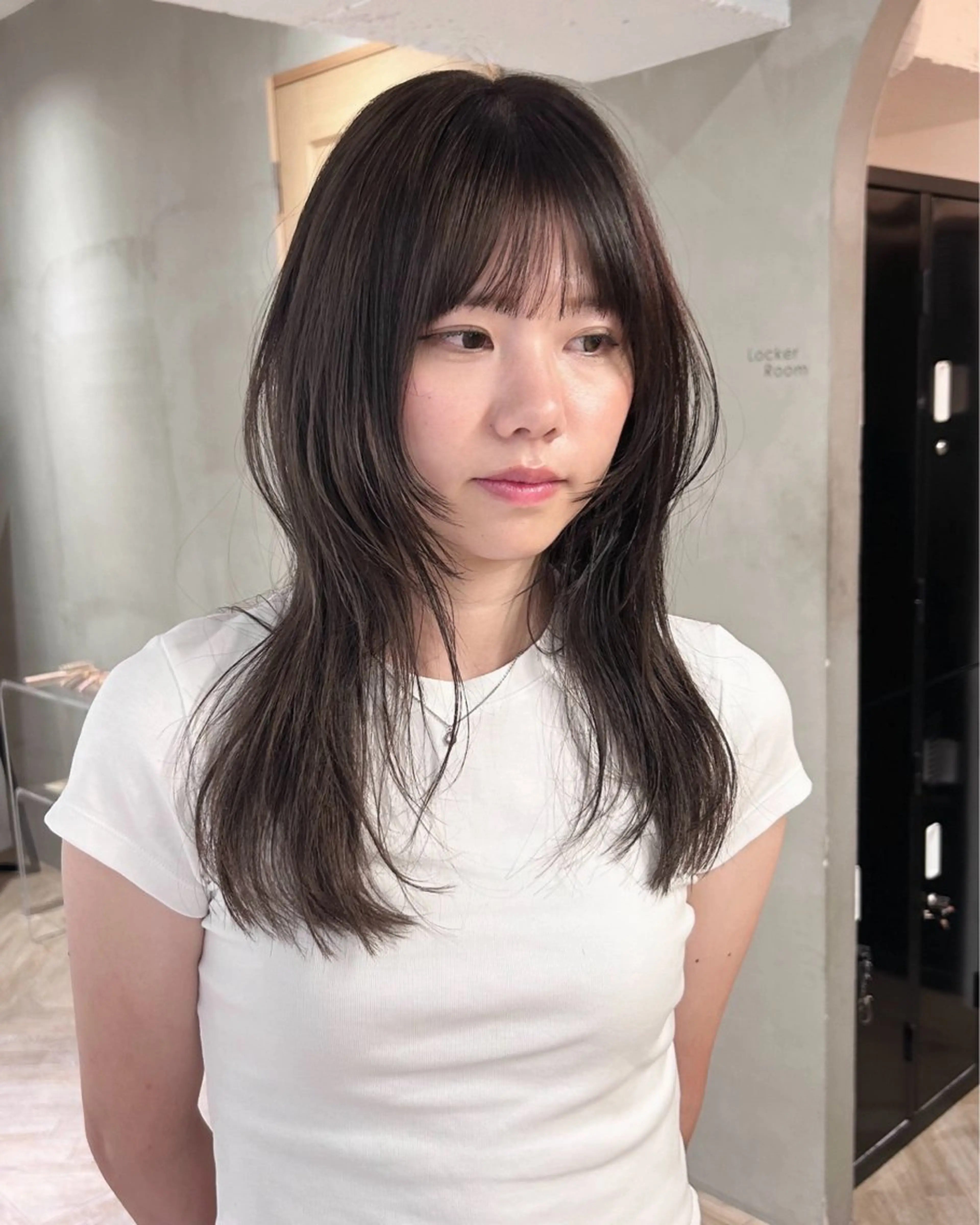 ロング カラー グレージュ 顔まわりレイヤー 顔周りカット ハッシュカット レイヤーカット レイヤーカット/栄/ 顔周り/キトウモエノのヘアスタイル