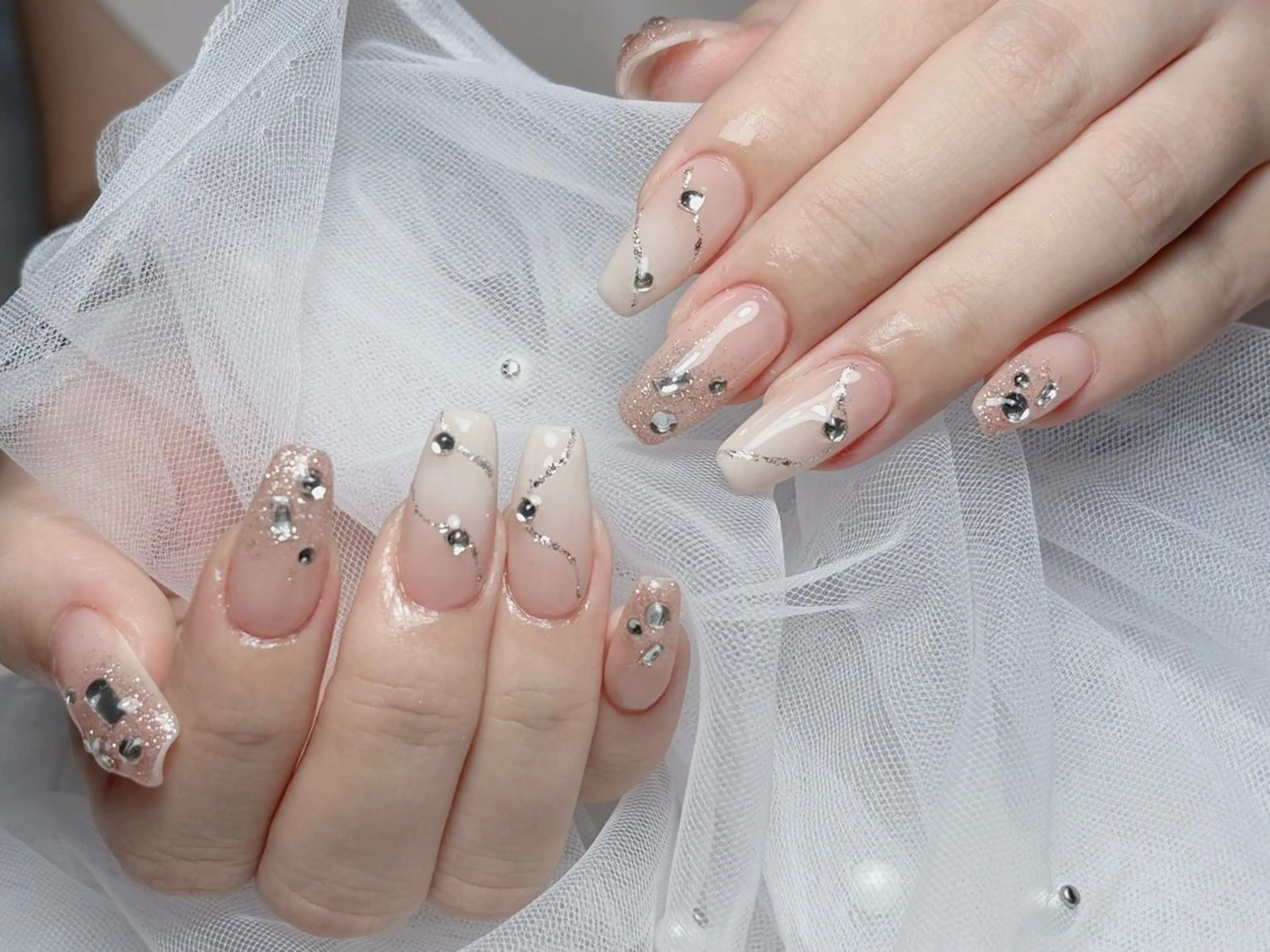 ネイル オーロラネイル チークネイル フレンチネイル ジェルネイル ガラスフレンチ ハンドネイル Nail Jolie所属・Nail Jolieのネイルデザイン