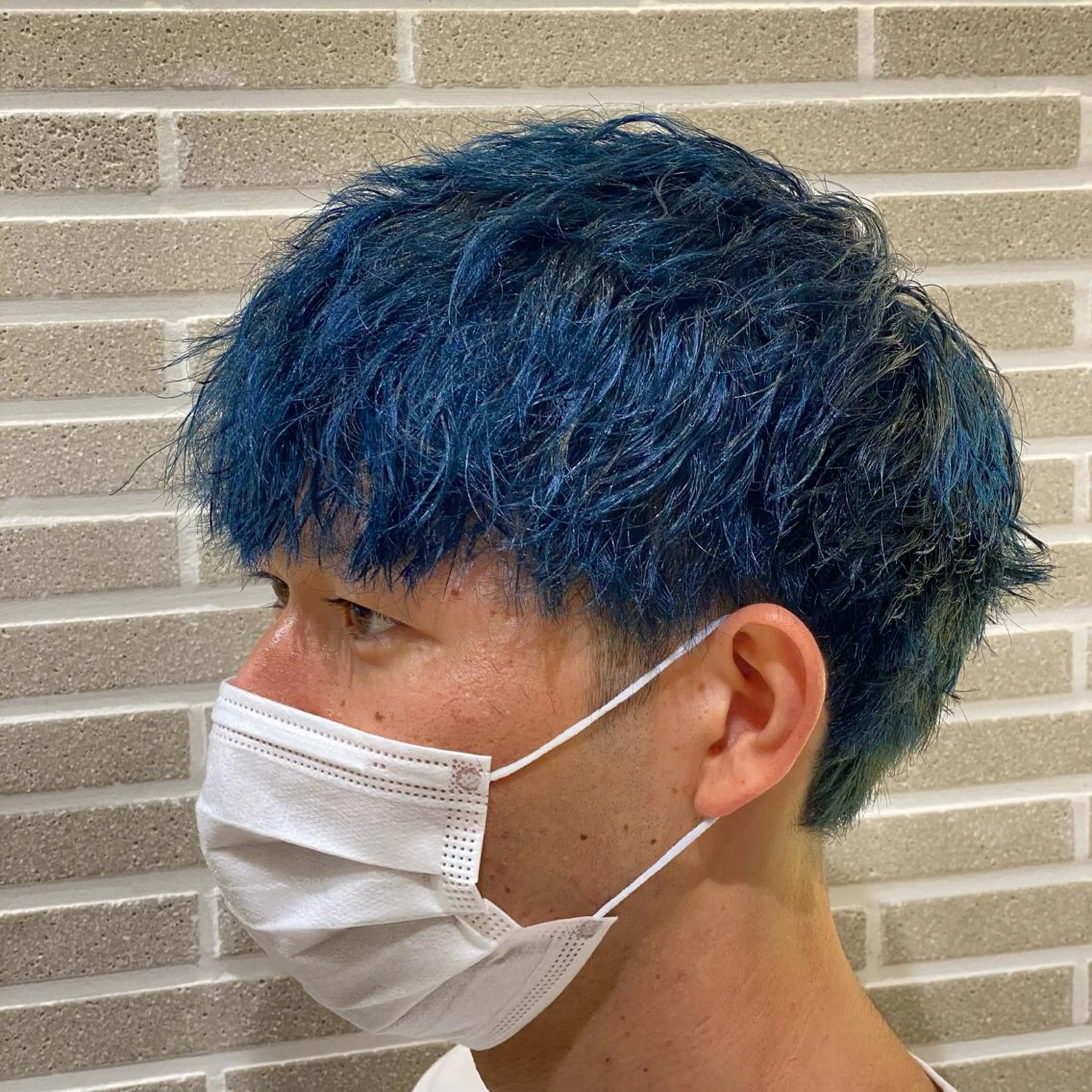 カラー メンズ ブルーカラー カット ヘアカラー 赤本悠斗波巻きパーマ メンズパーマのヘアスタイル