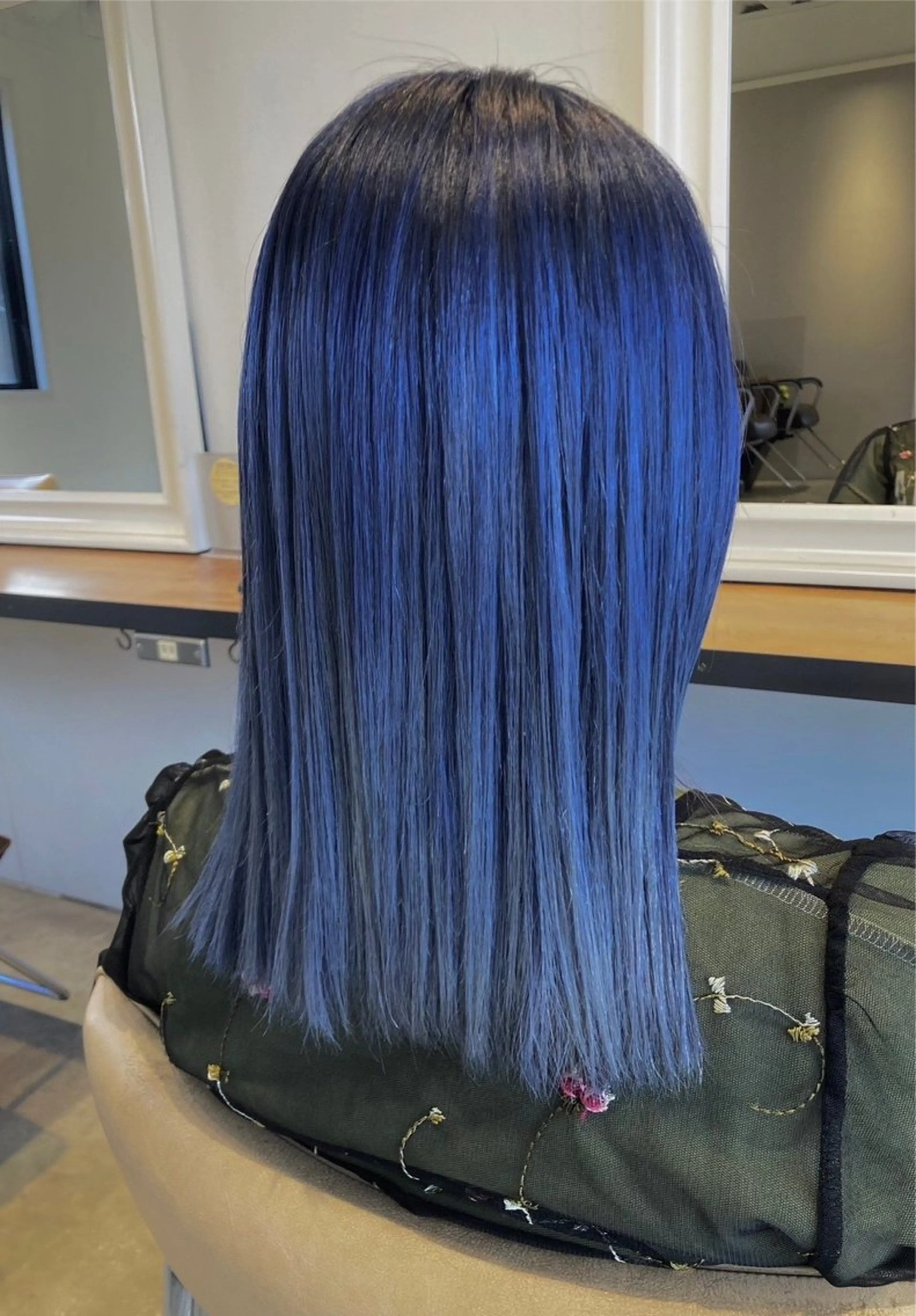 セミロング カラー グラデーションカラー 中西 榛菜のヘアスタイル