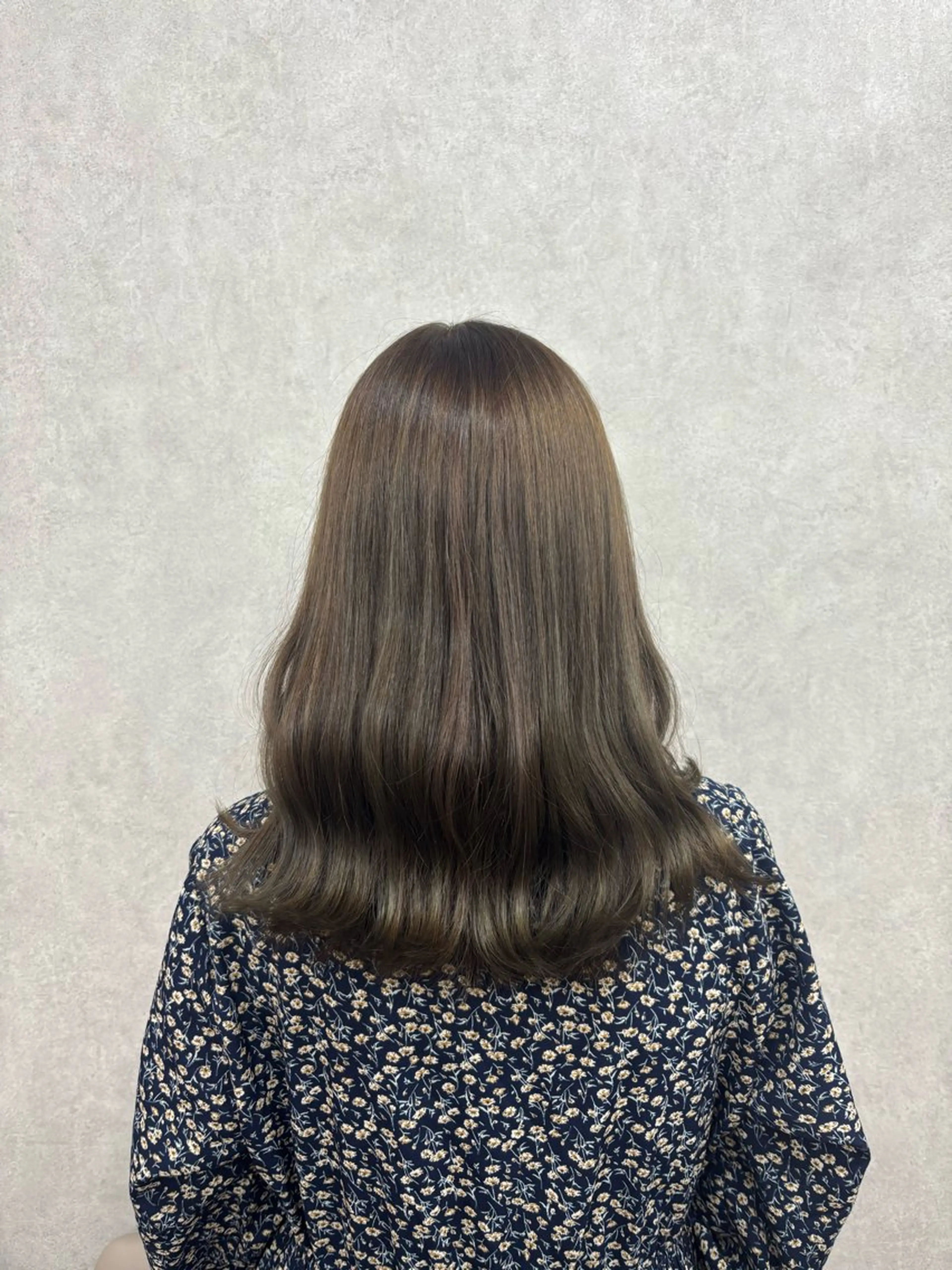 セミロング カラー 倉澤 愛理のヘアスタイル