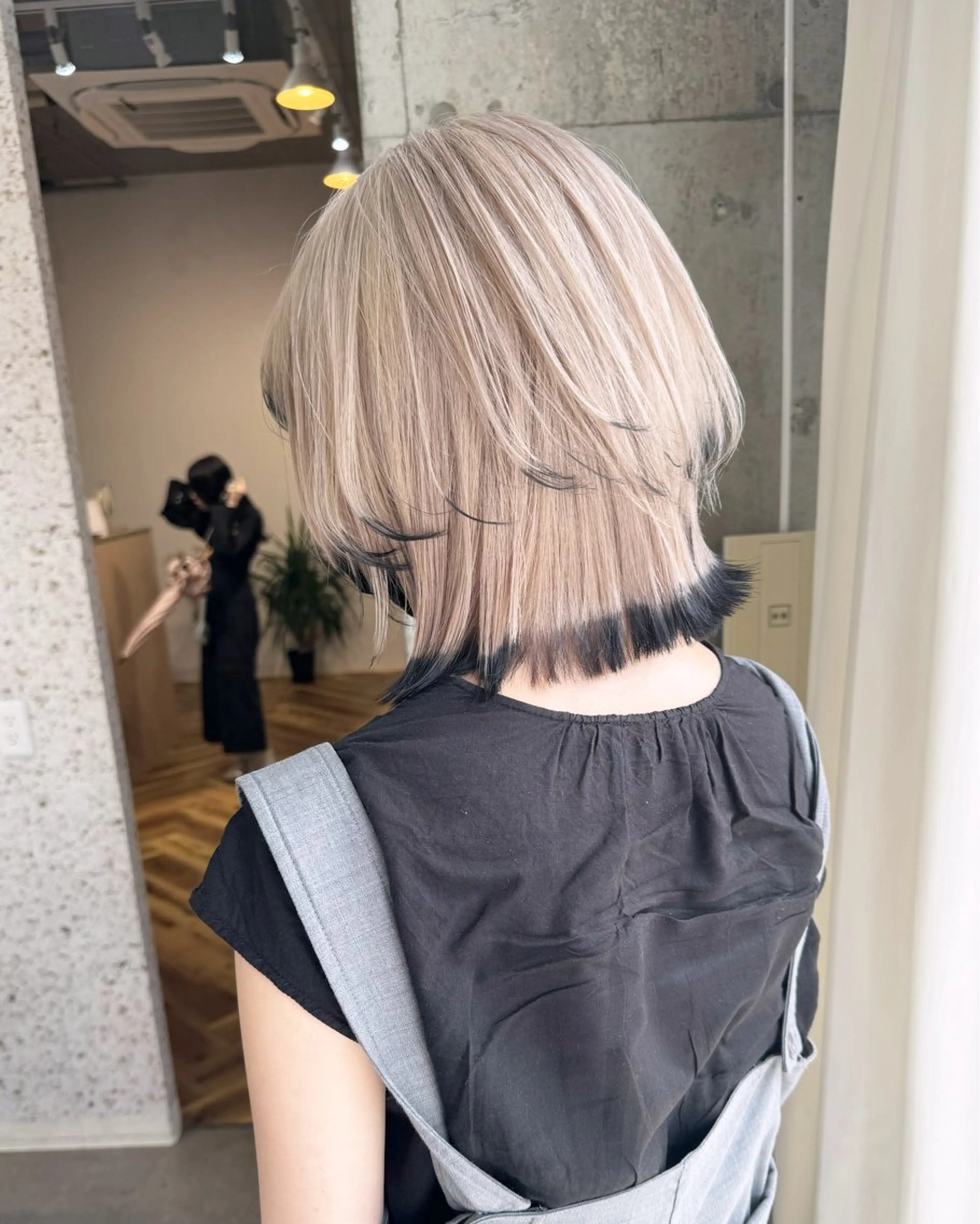 ミディアム カラー ヘアアレンジ ミディアムパーマ 黒髪 ブリーチ ブロンド ケアブリーチ ヘアカラー トリートメント lani ブリーチ /ダブルカラーのヘアスタイル
