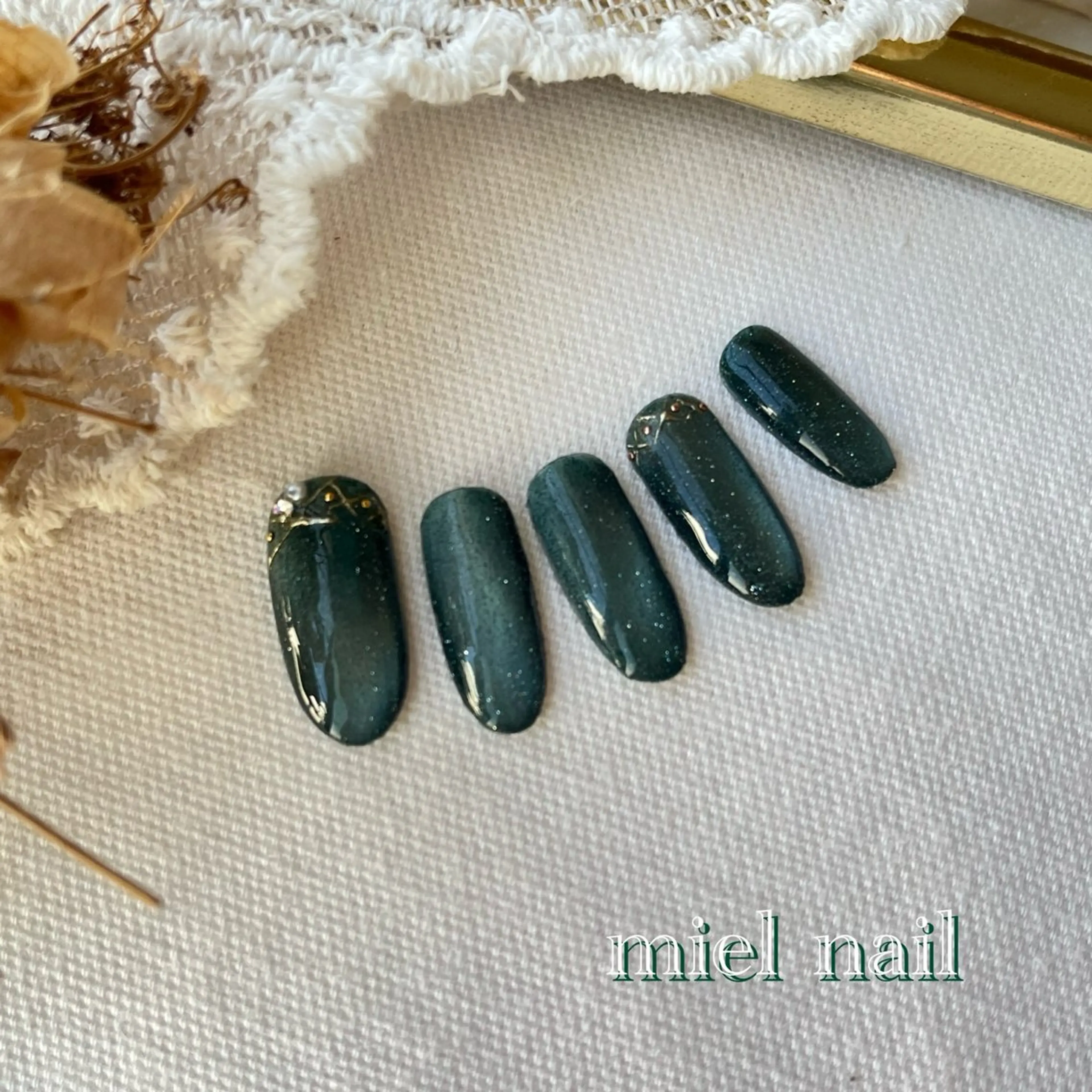 ネイル グリーン マグネットネイル ミラーネイル ワンカラーネイル ハンドネイル miel nailのネイルデザイン