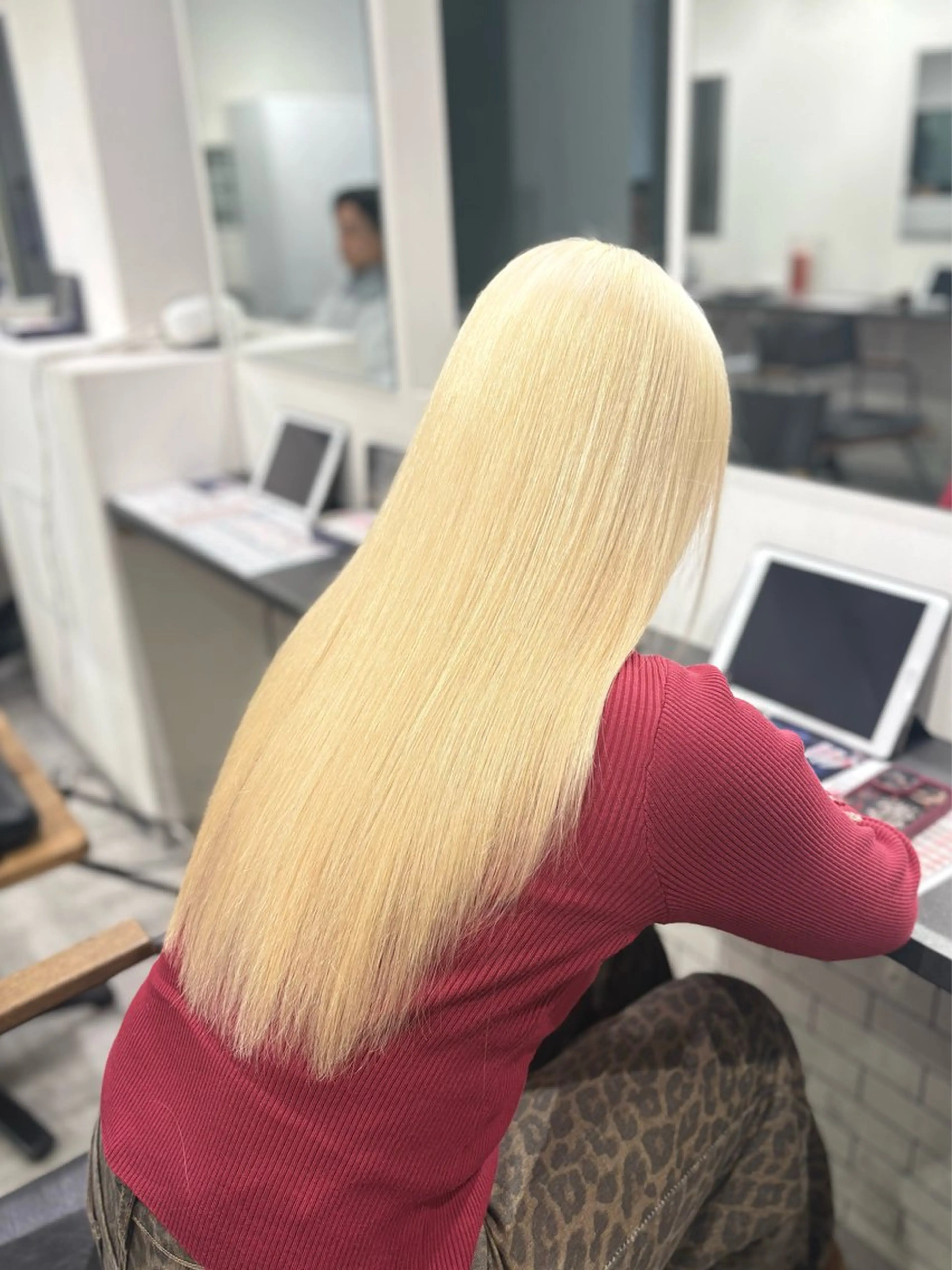 【平日限定】ブリーチ＋カラー＋トリートメントの写真