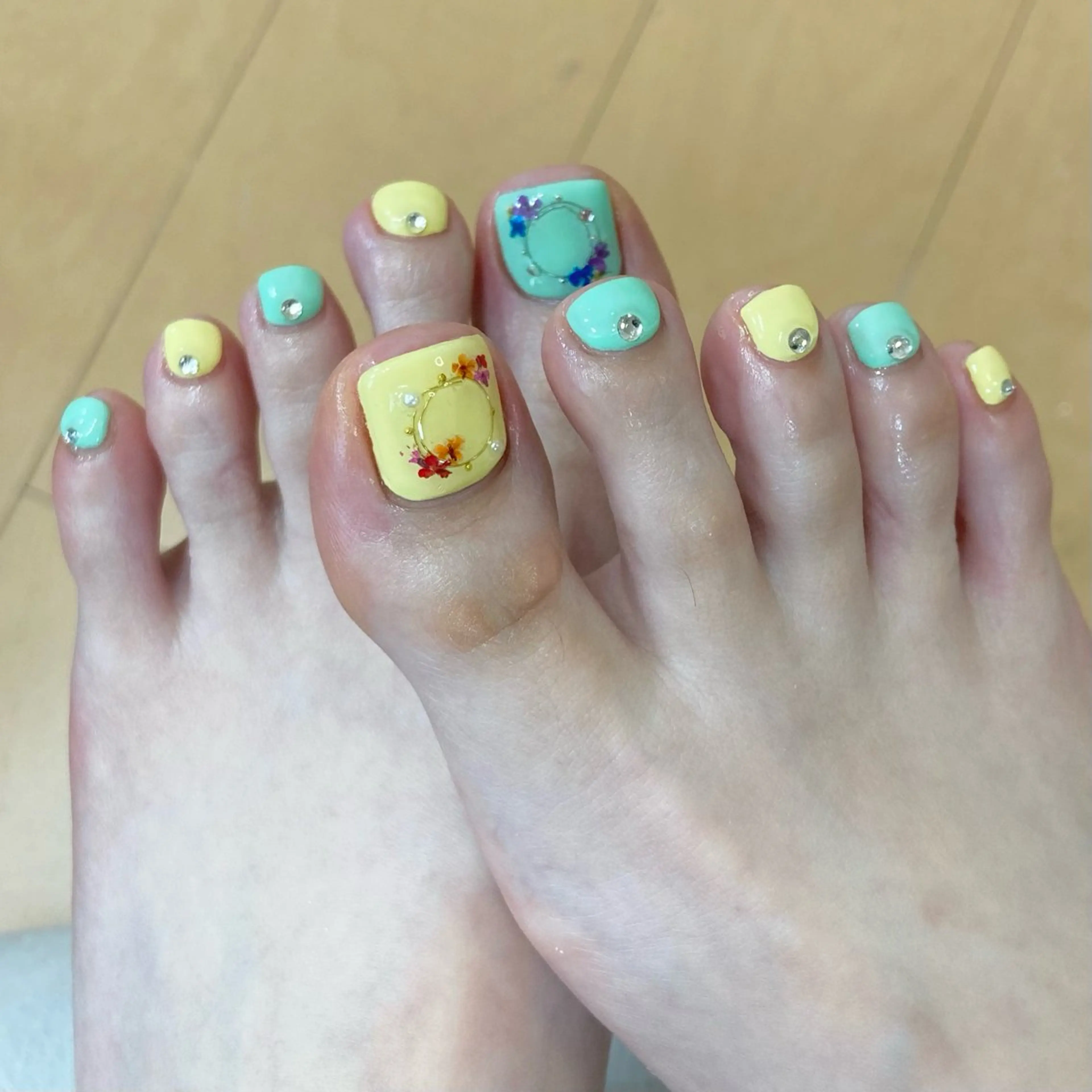 ネイル フットネイル Legit nail salonのネイルデザイン