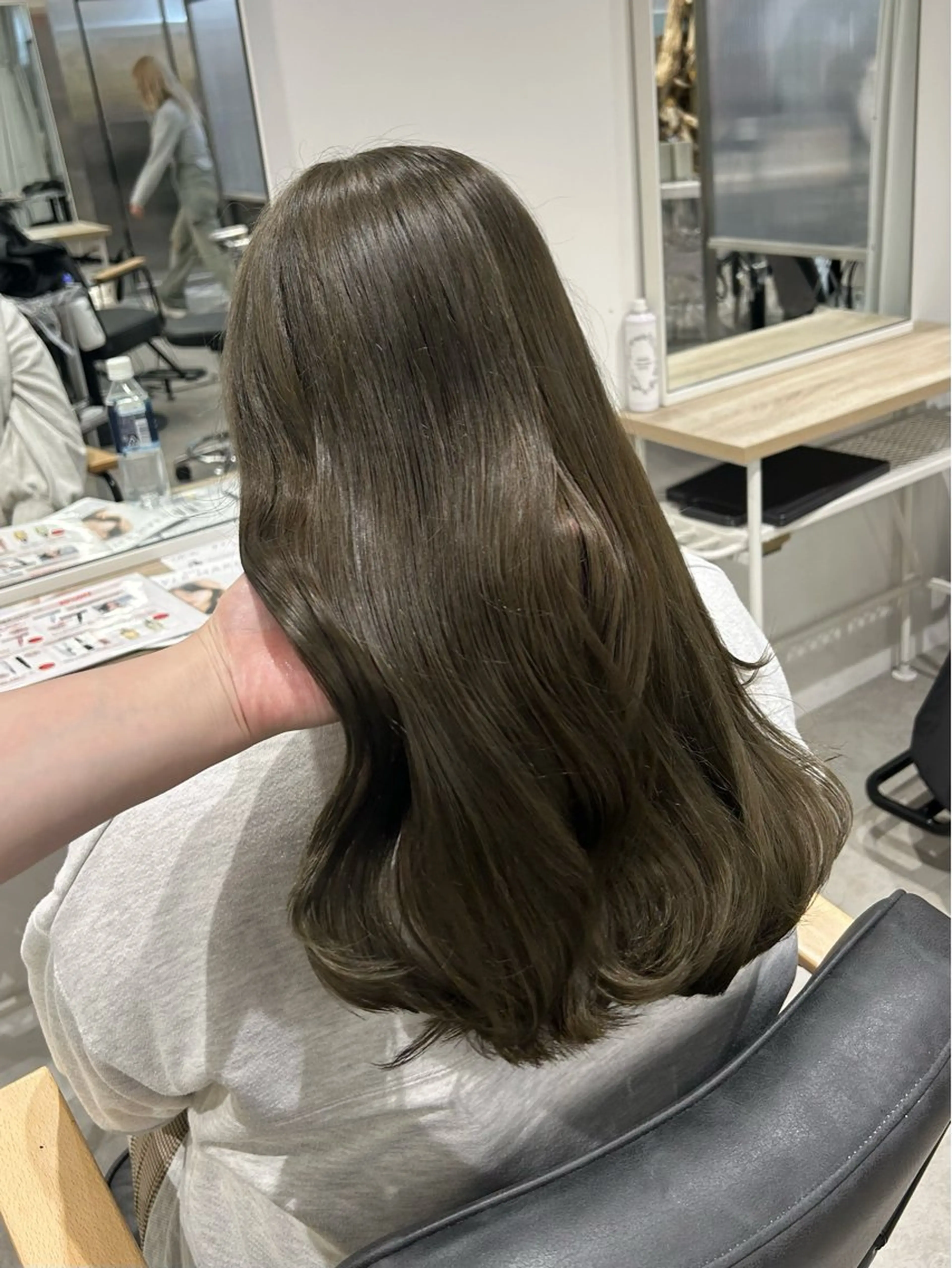 ロング ヘアカラー トリートメント 透け感ベージュ ／ミハルのヘアスタイル