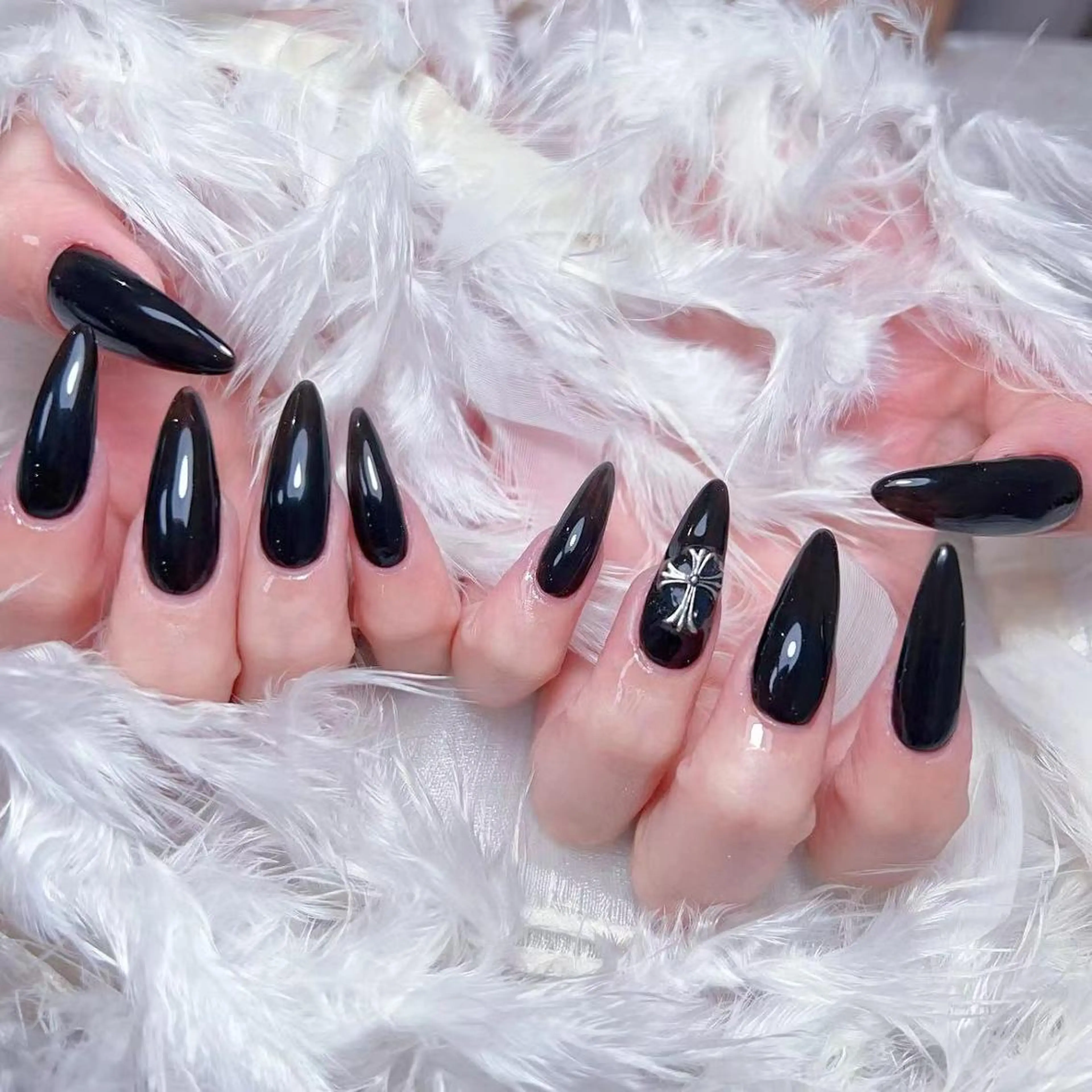 ネイル アートネイル オーロラネイル ガーリー キラキラネイル マグネットネイル リナ 💅のネイルデザイン