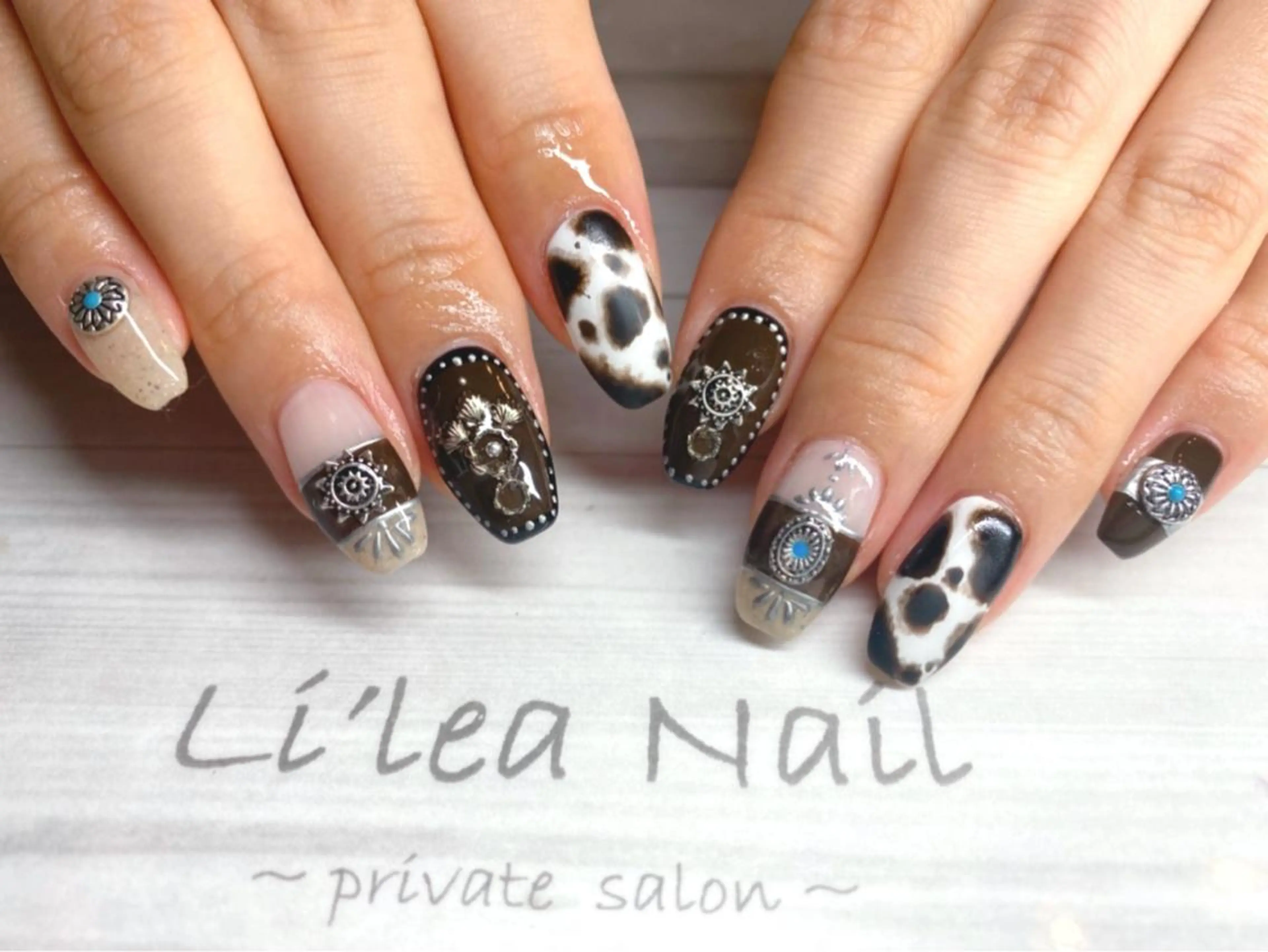 ネイル Li'leaNail AINAのネイルデザイン