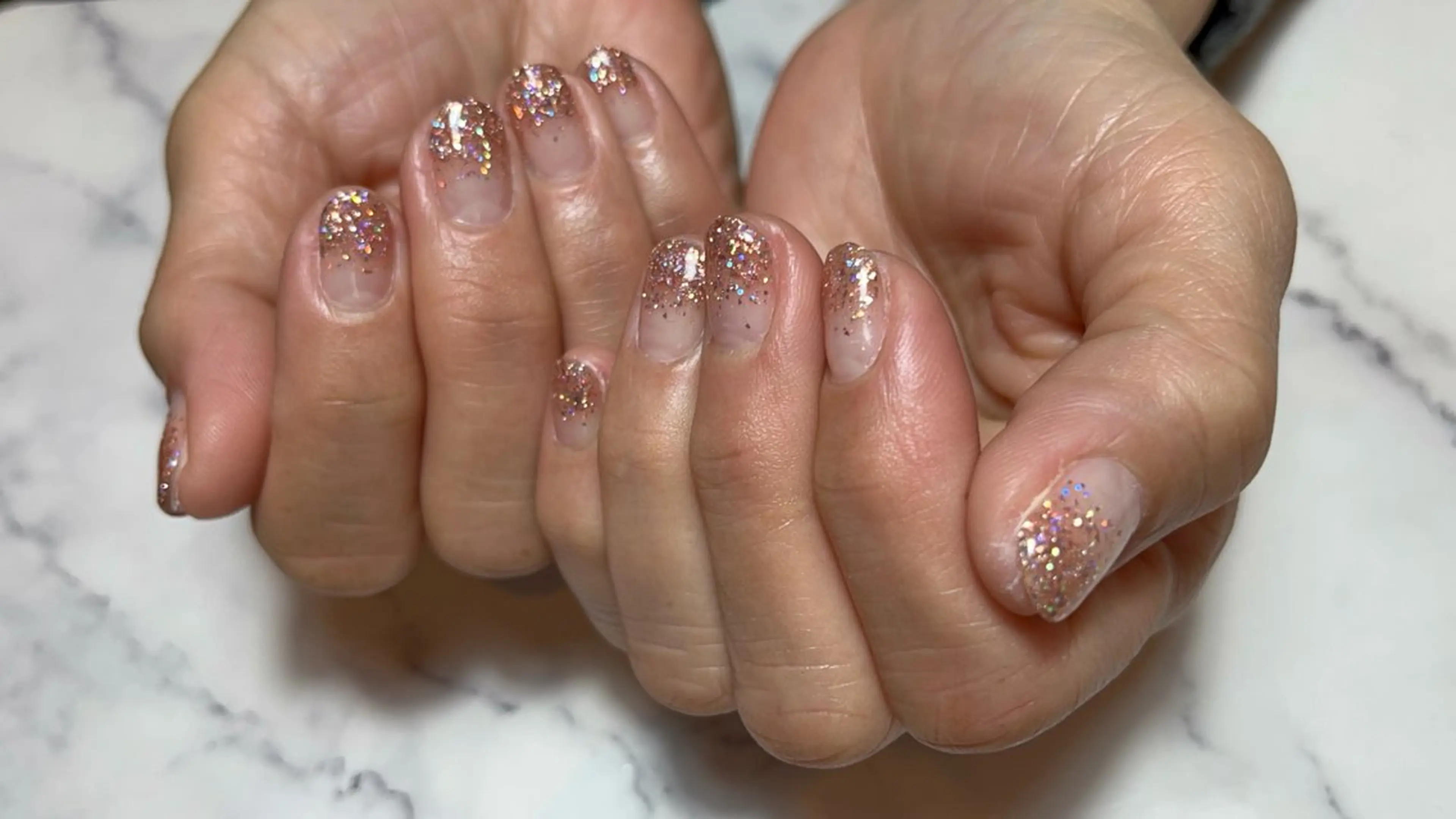 ネイル キラキラネイル ラメ(グリッター) ラメグラデーション ハンドネイル ハンドケア 平野 亜季のネイルデザイン