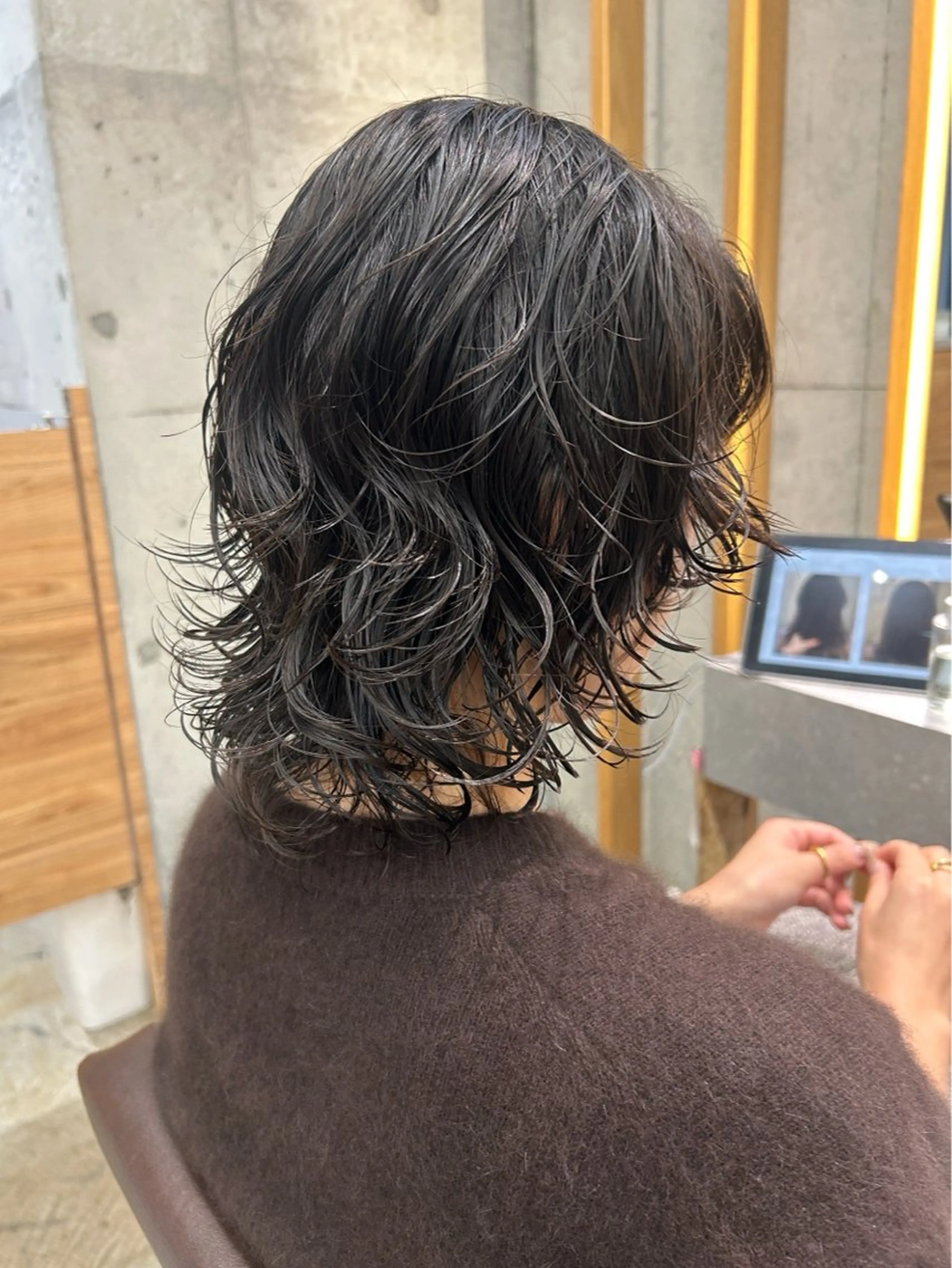 ミディアム パーマ ミディアムパーマ 伸ばしかけ レイヤーカット Watanabe Maiのヘアスタイル