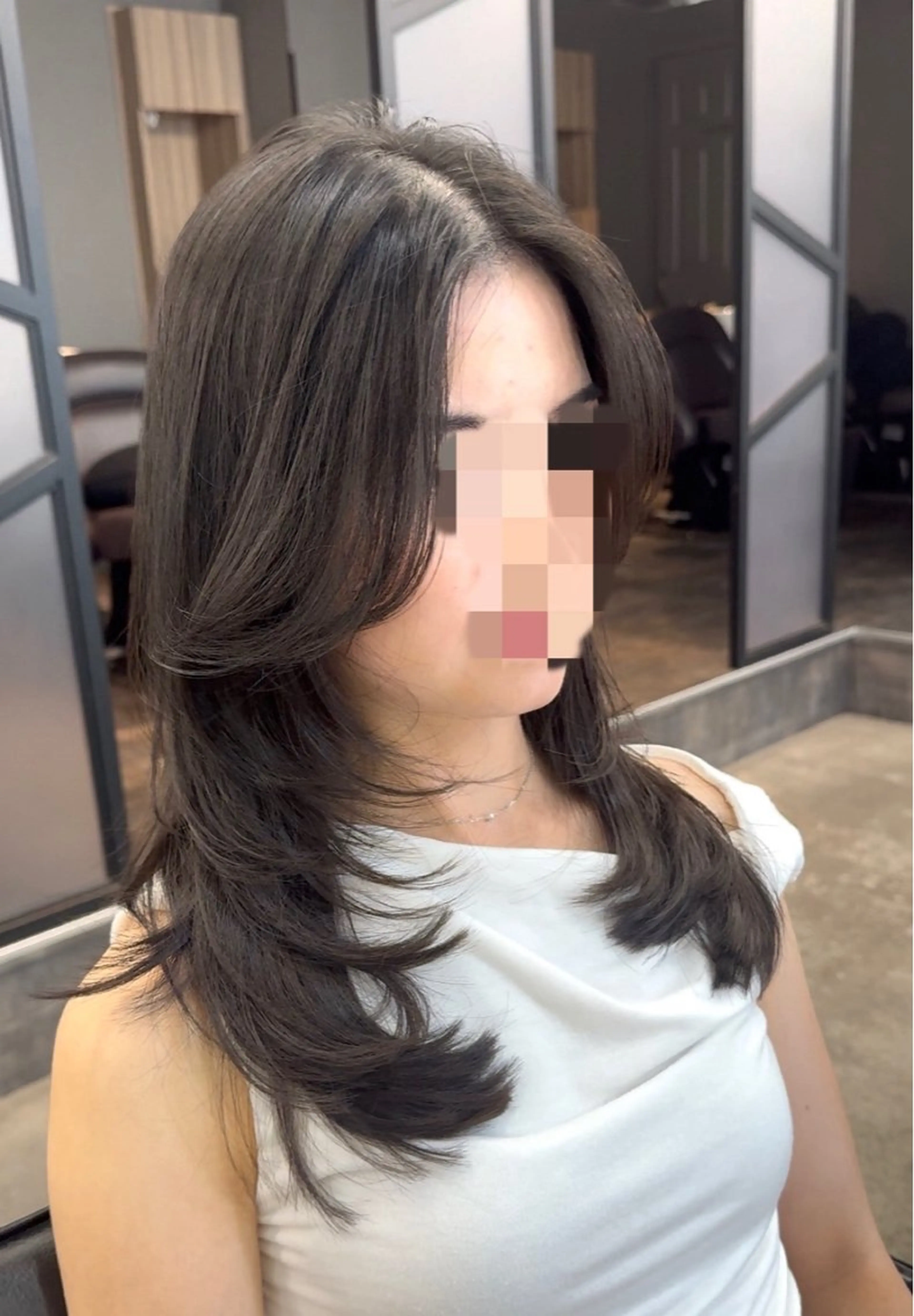 セミロング カット ヘアカラー トリートメント レイヤーカット 小林優のヘアスタイル