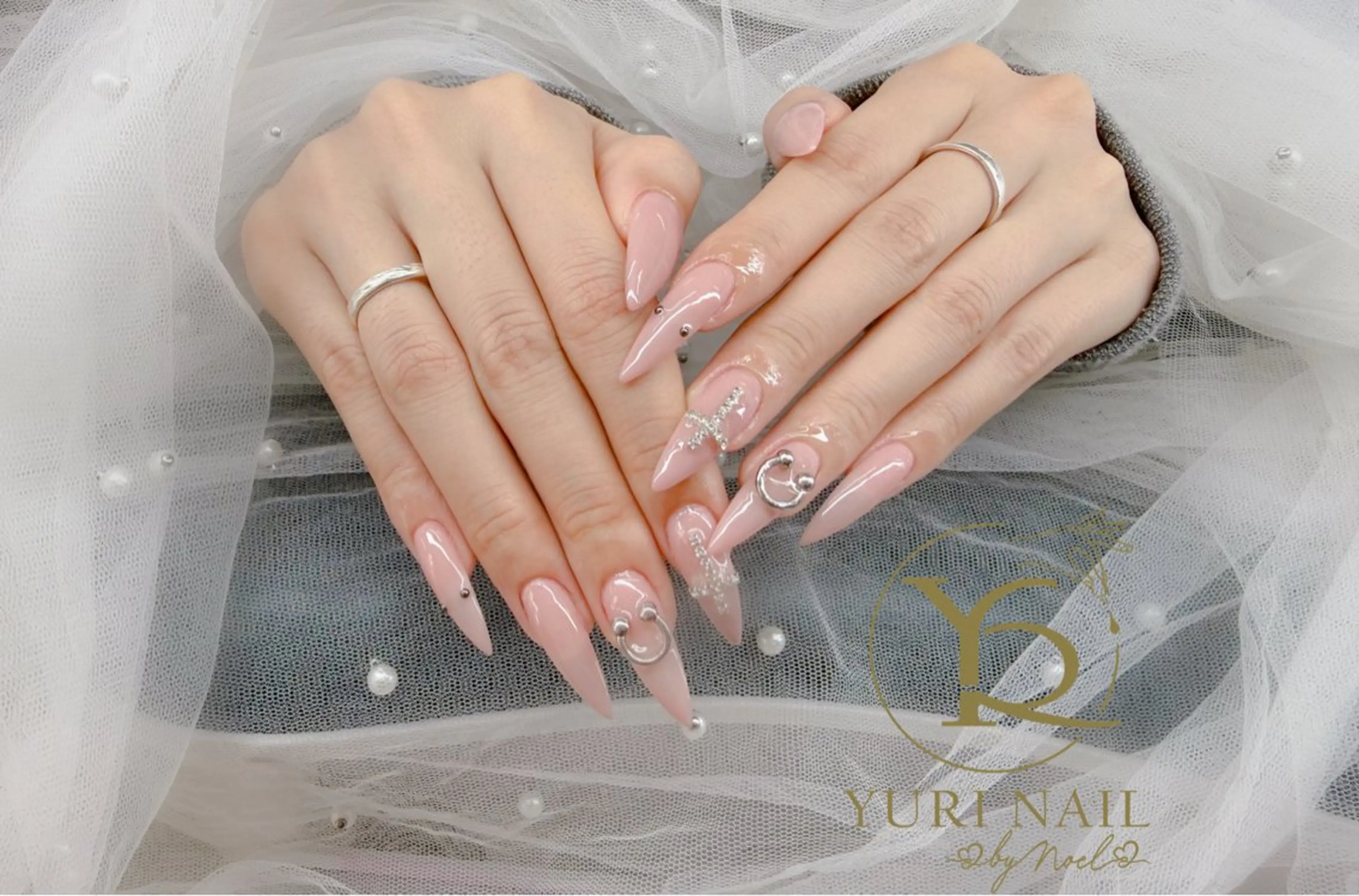 ネイル ジェルネイル キラキラネイル マグネットネイル ミラーネイル パラジェル ハンドネイル フットネイル ハンドケア YURI Nail Funabashiのネイルデザイン