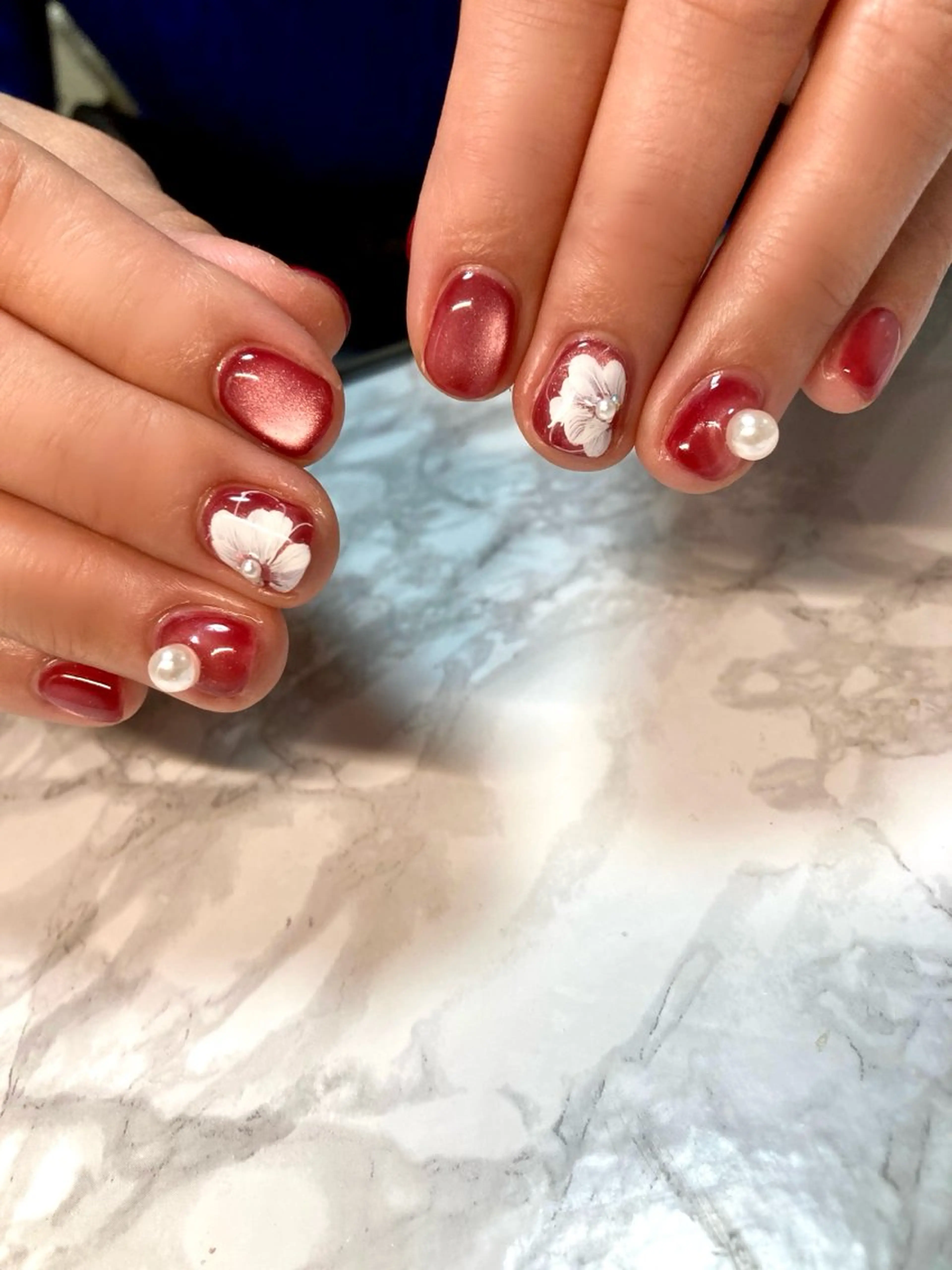 ネイル アートネイル フラワーネイル 赤色 ハンドネイル nail salon アルストロメリアのネイルデザイン