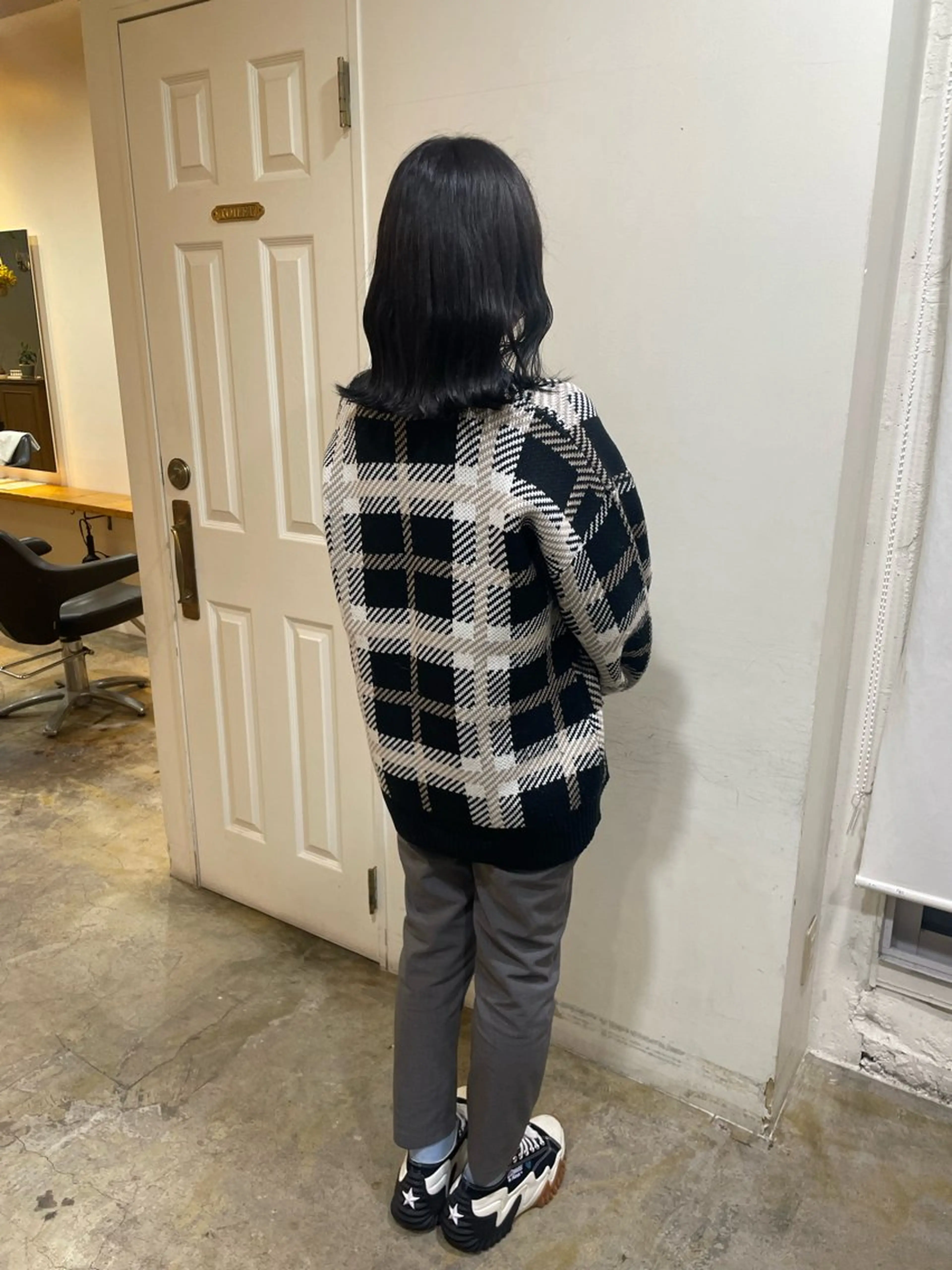 ミディアム カラー 黒髪 ブルーカラー ブルーブラック MIOベージュカラー 柔らかいカラーのヘアスタイル