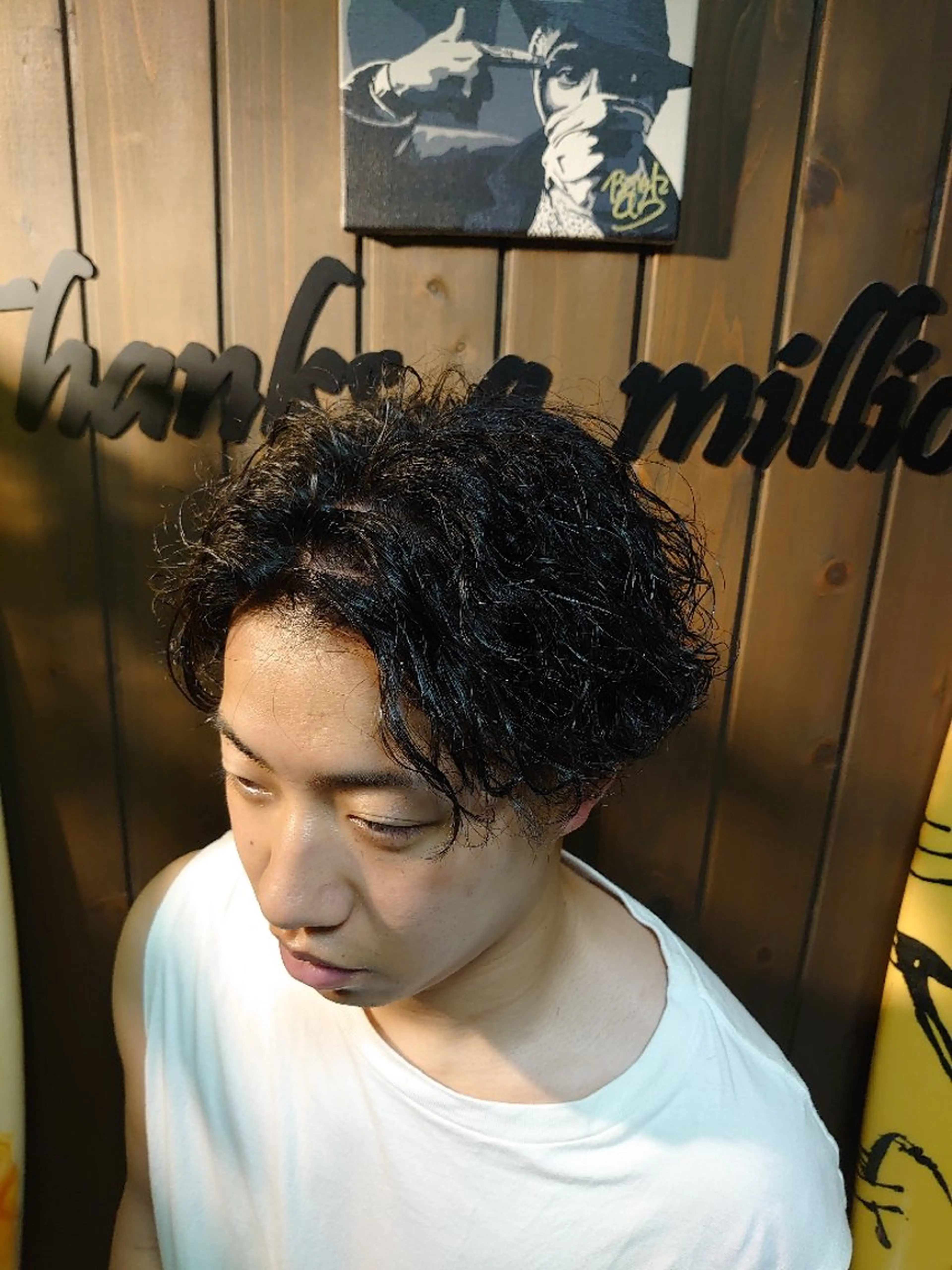 ミディアム メンズ パーマ ミディアムパーマ メンズパーマ スパイラルパーマ サンフラット所属・岡林 選のヘアスタイル