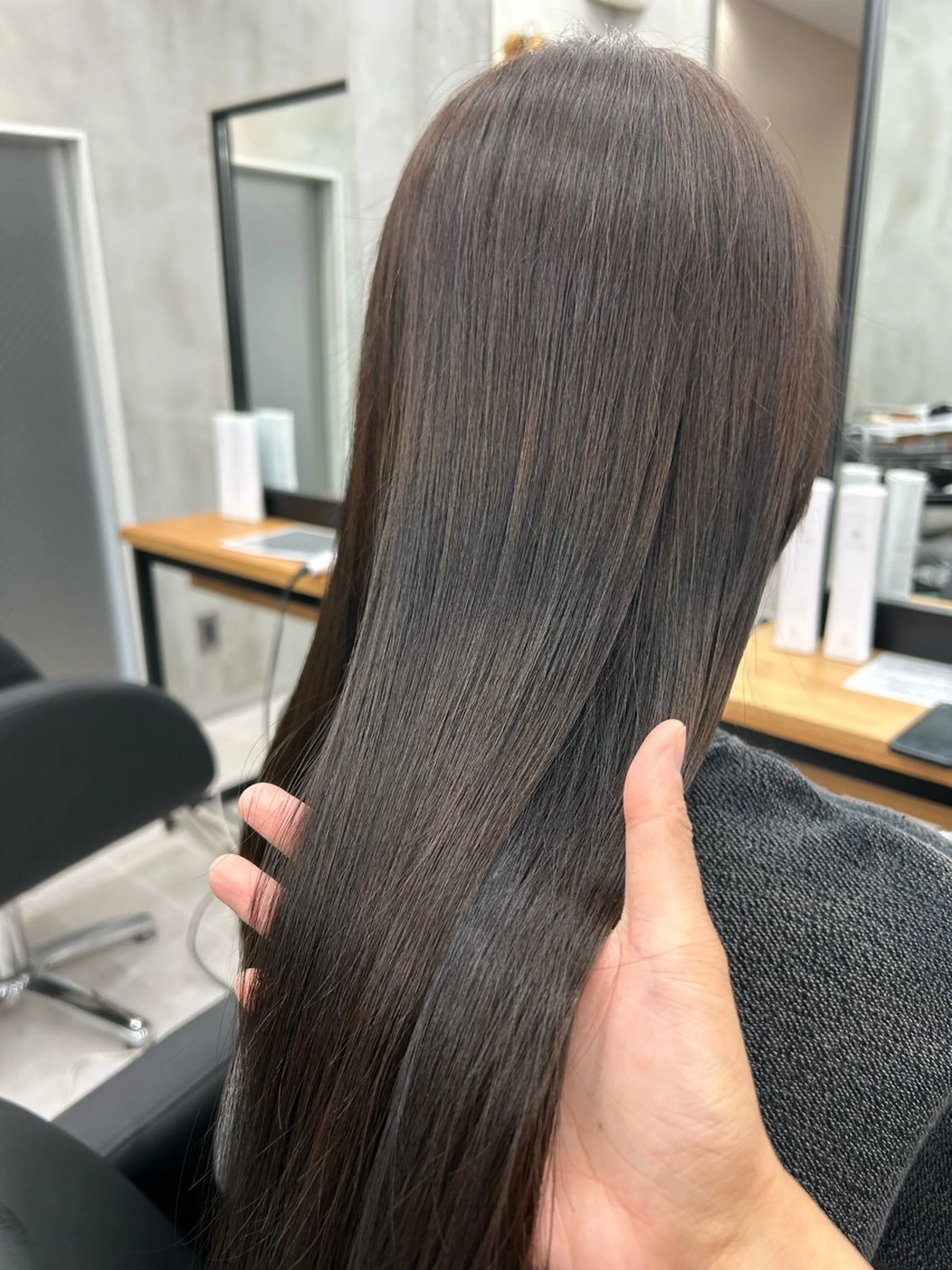 ロング カラー 大槻 芽衣のヘアスタイル