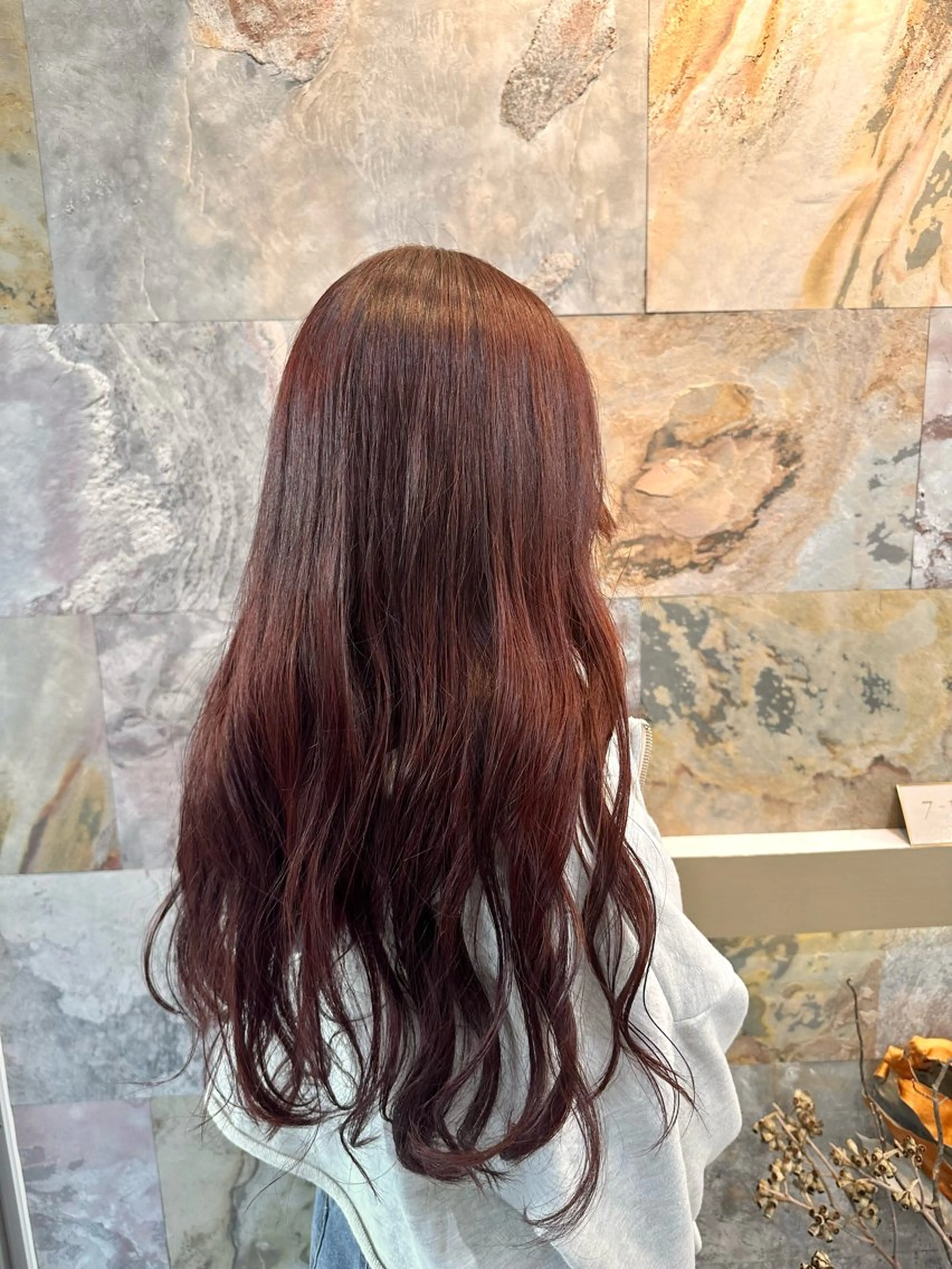 ロング カラー ブリーチ ブリーチなしカラー レッドカラー ヘアカラー トリートメント LOA uraraのヘアスタイル