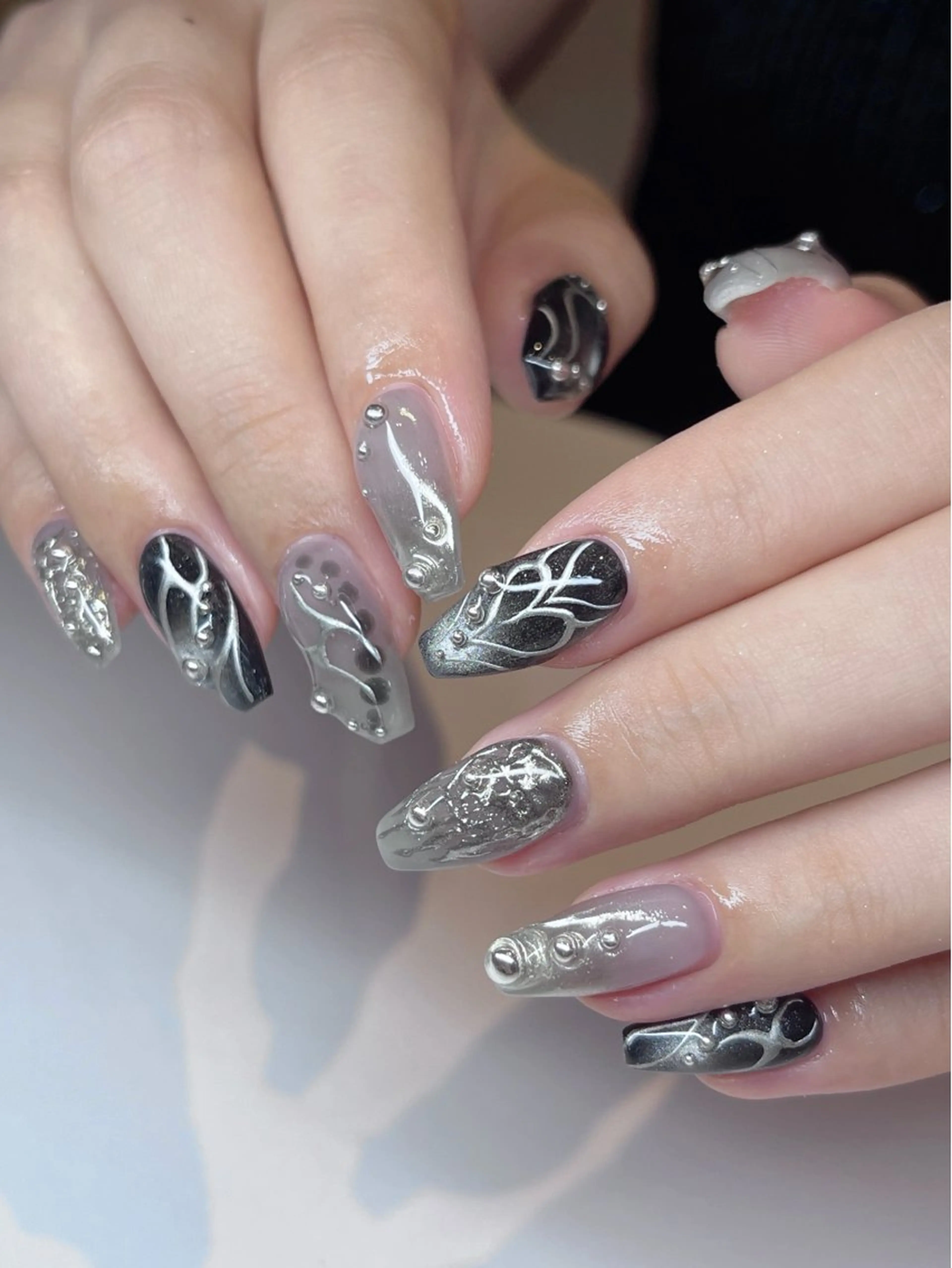 ネイル ハンドネイル moca心斎橋店 Aina🐈‍⬛🤍のネイルデザイン