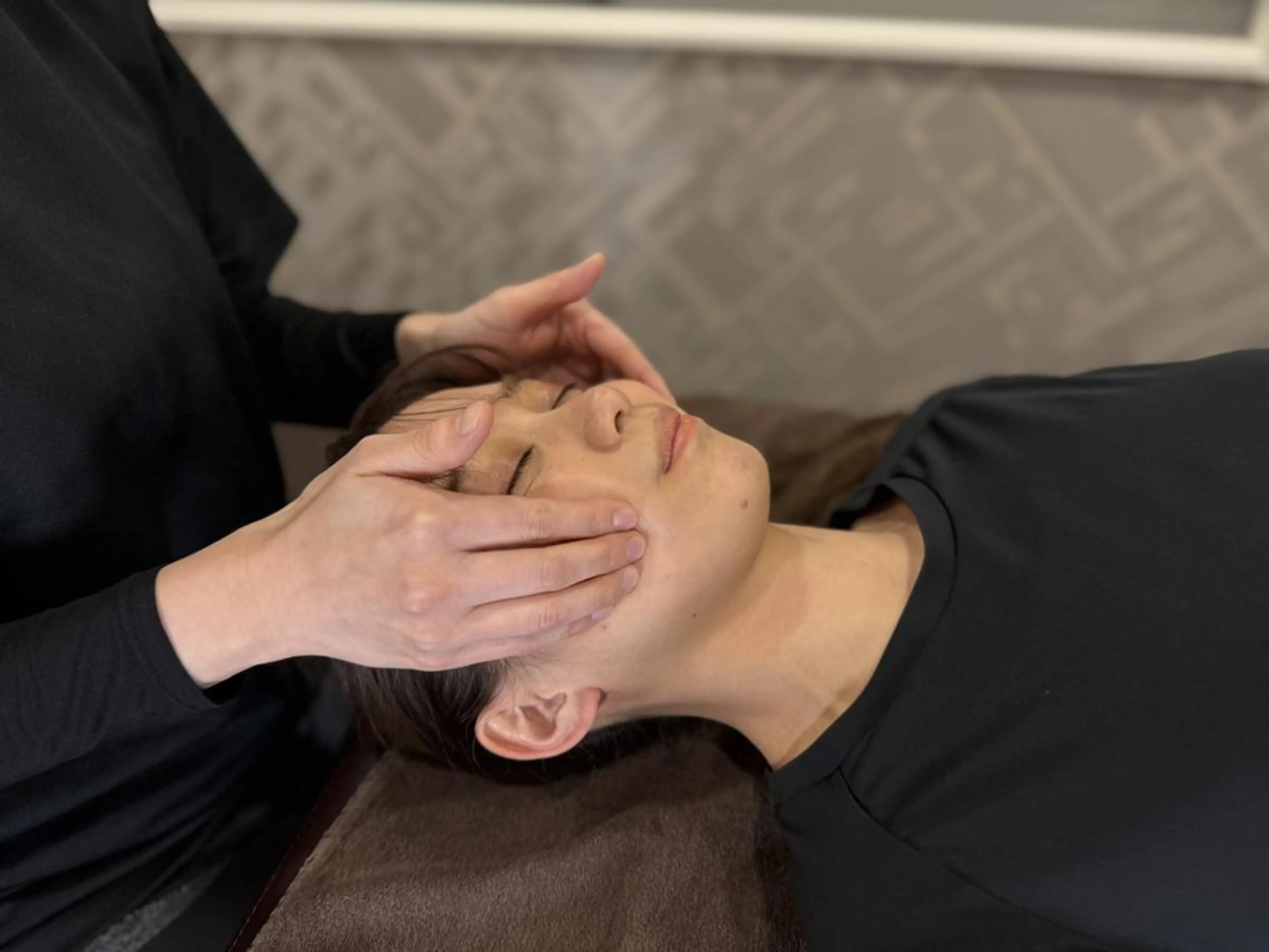 【エラ/ムクミ/二重アゴ/クマ】小顔もみほぐし+首マッサージ40分7700円→の写真