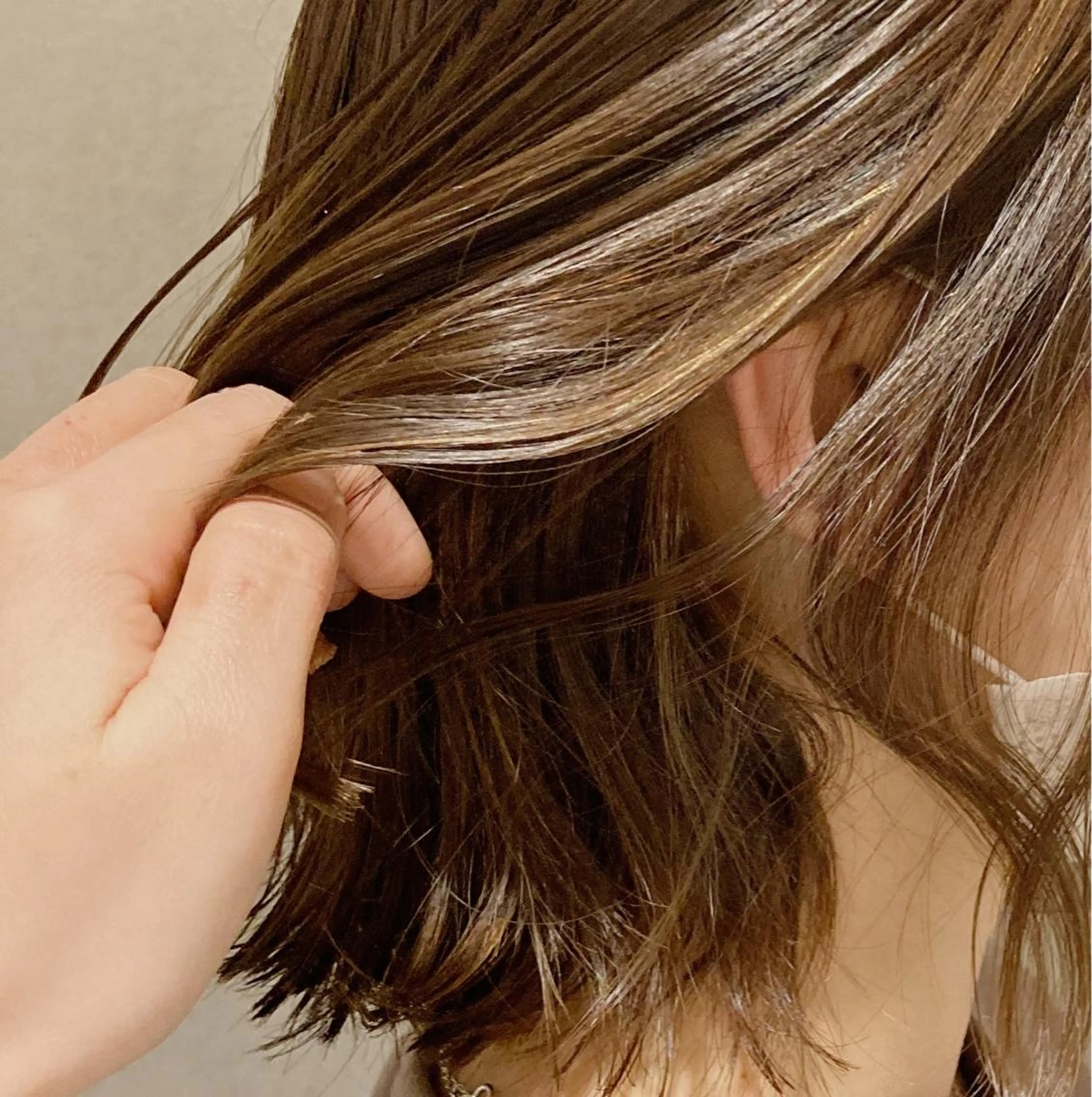 ミディアム カラー アッシュ ベージュカラー ハイライトカラー ハイライト ヘアカラー ボブ/透明感カラー /坂口恵梨子のヘアスタイル