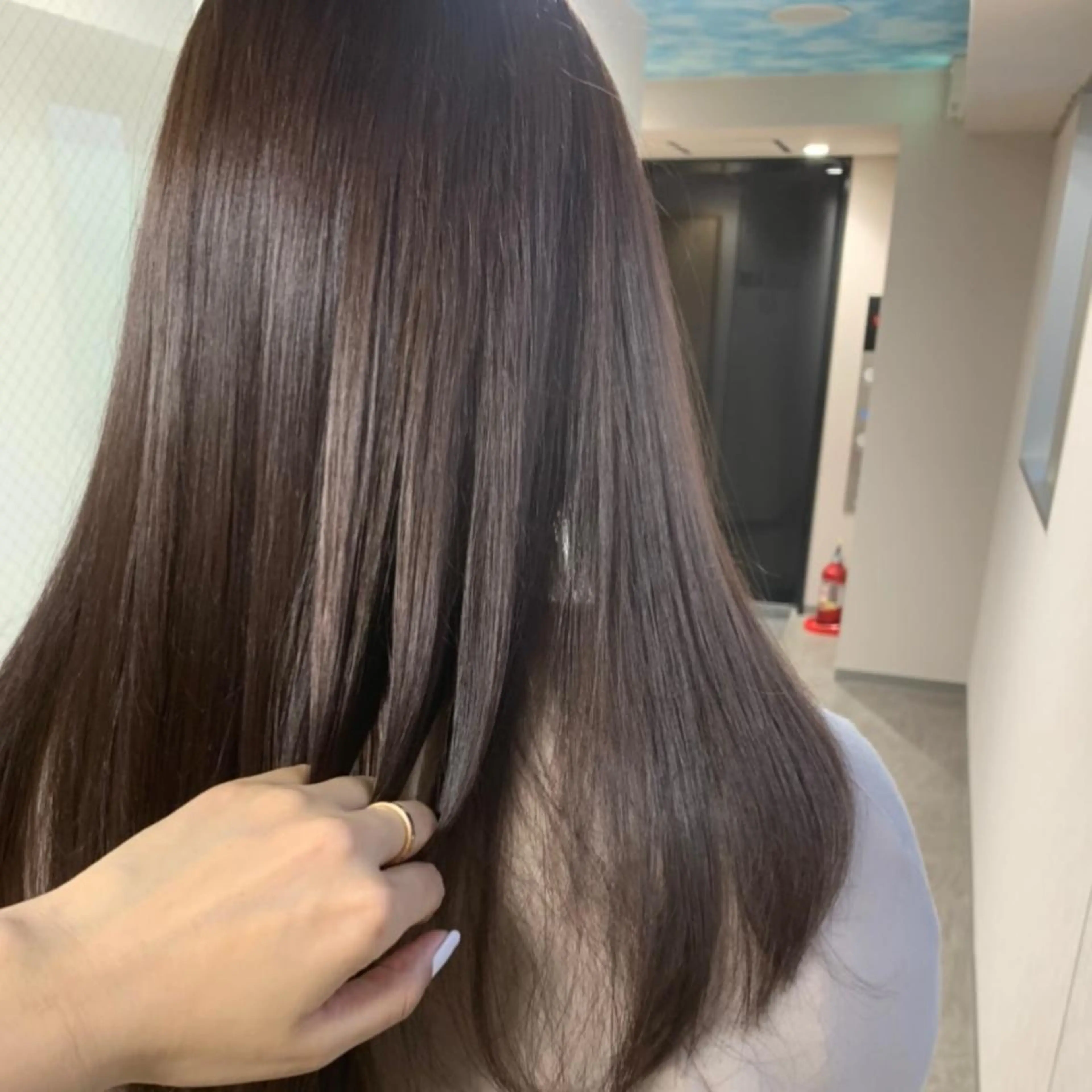 セミロング カラー バイオレットカラー 髪質改善 トリートメント カット ヘアカラー トリートメント 松井那津子 /ハイライトブリーチのヘアスタイル