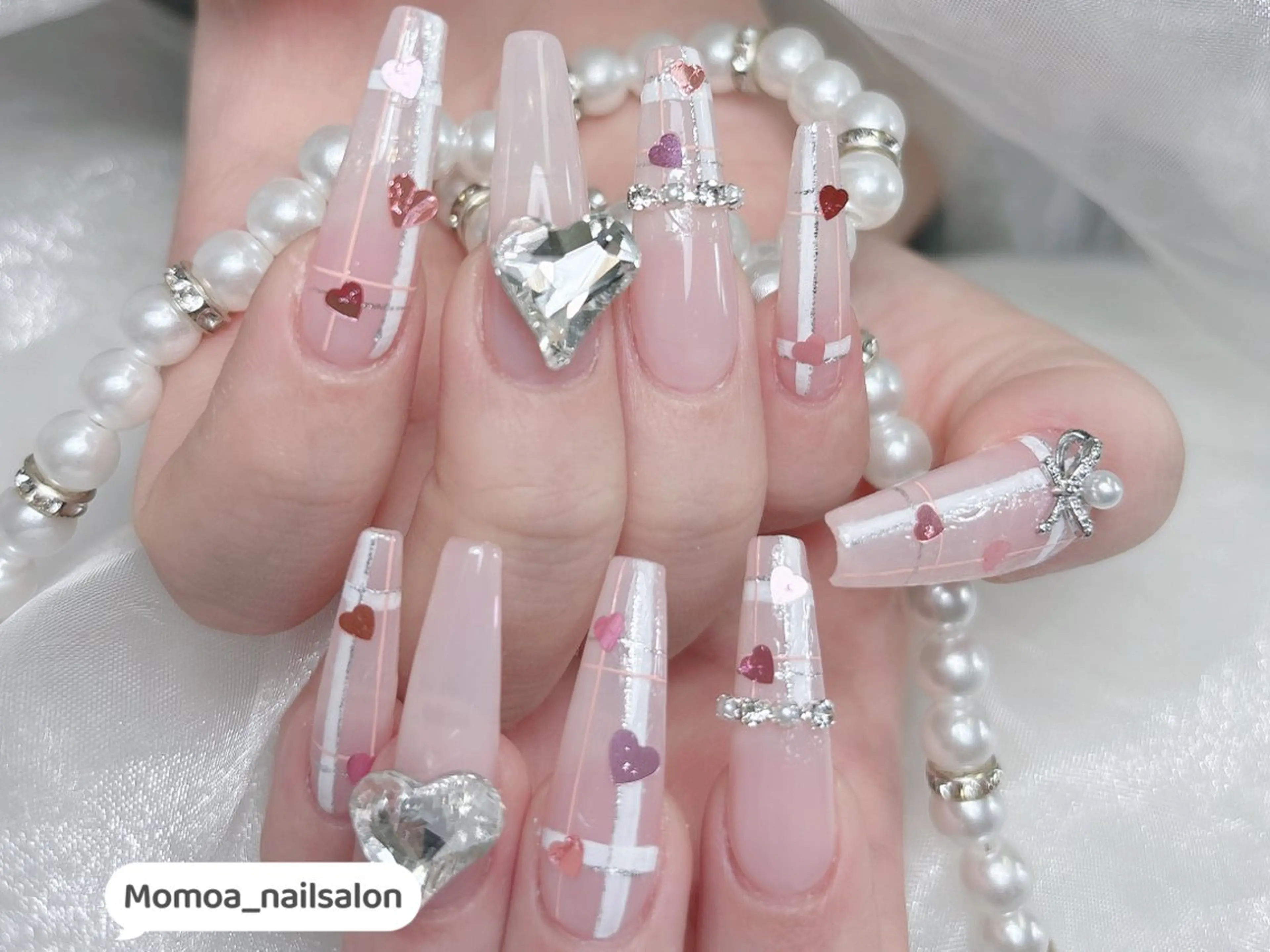 ネイル キラキラネイル 韓国ネイル スカルプネイル ハンドネイル MoMoA Nail ネイル長さ出し専門店のネイルデザイン