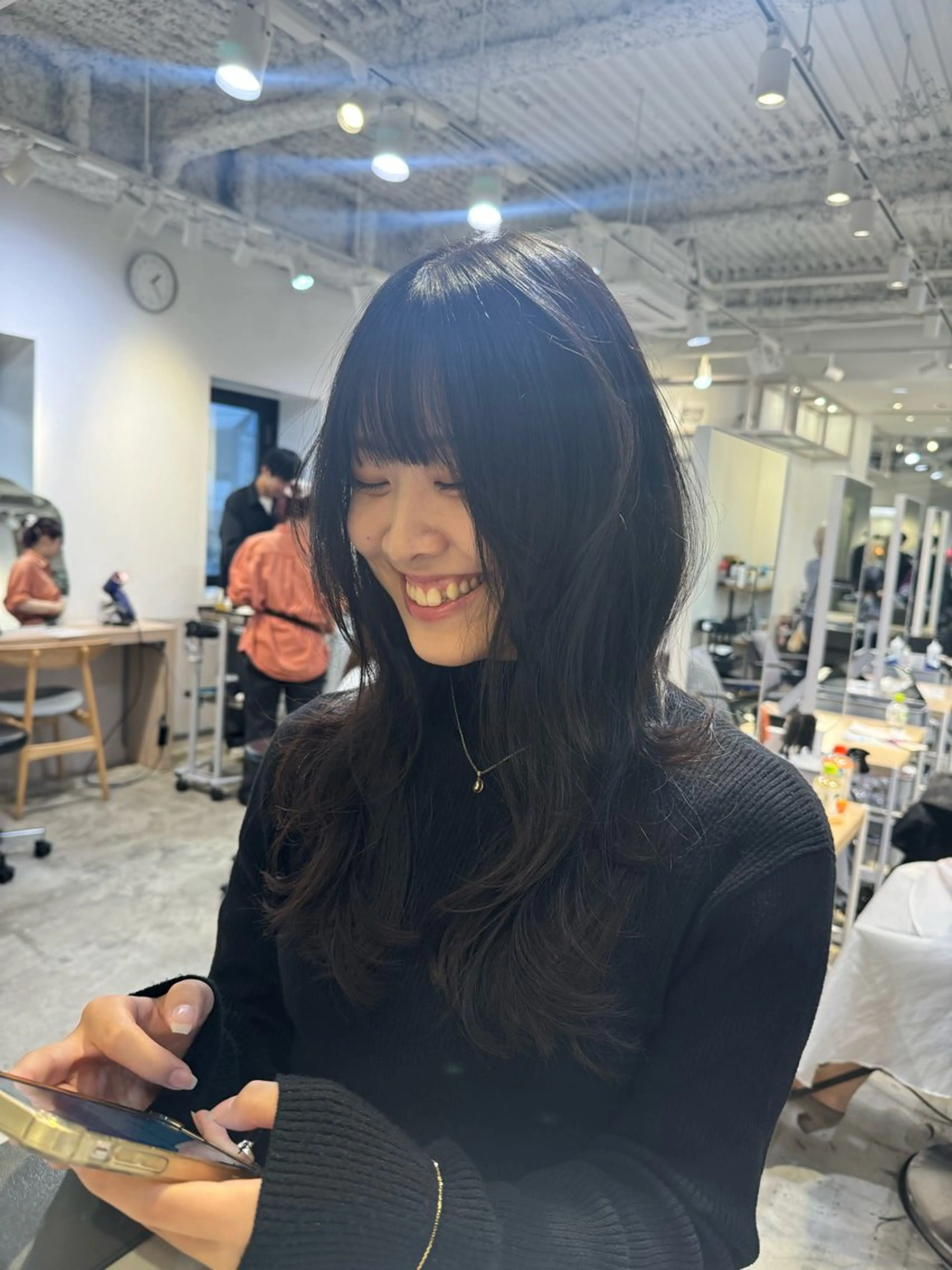 ロング ハッシュカット レイヤーカット 梨澤 百音のヘアスタイル