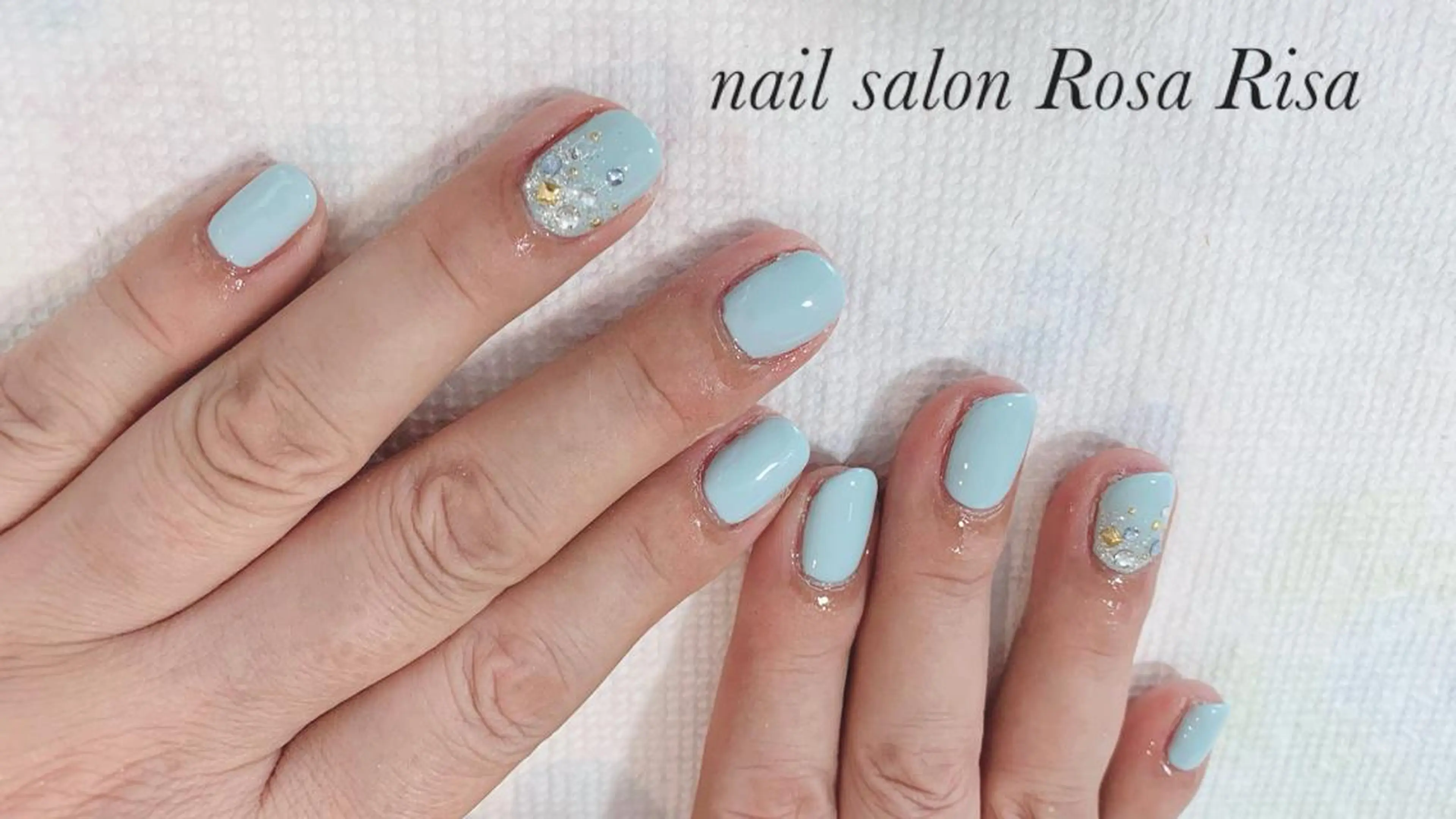 ショート ネイル ブルー ワンカラーネイル パステルネイル ネイルスタジオ シェイクユアハンズのネイルデザイン