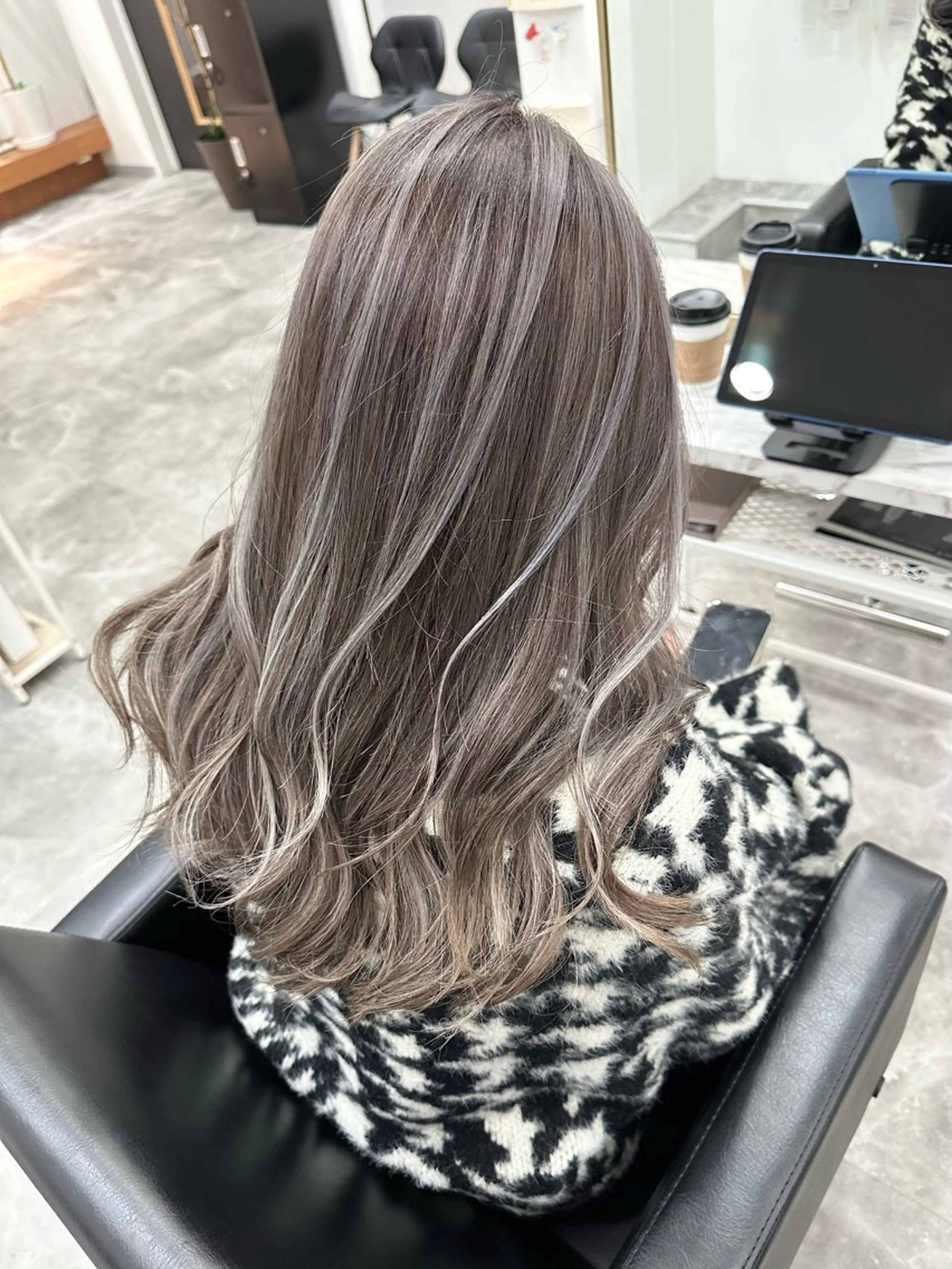 ロング カラー ヘアアレンジ ハイライトカラー ハイライト ヘアカラー ROSEL末吉 海渡のヘアスタイル