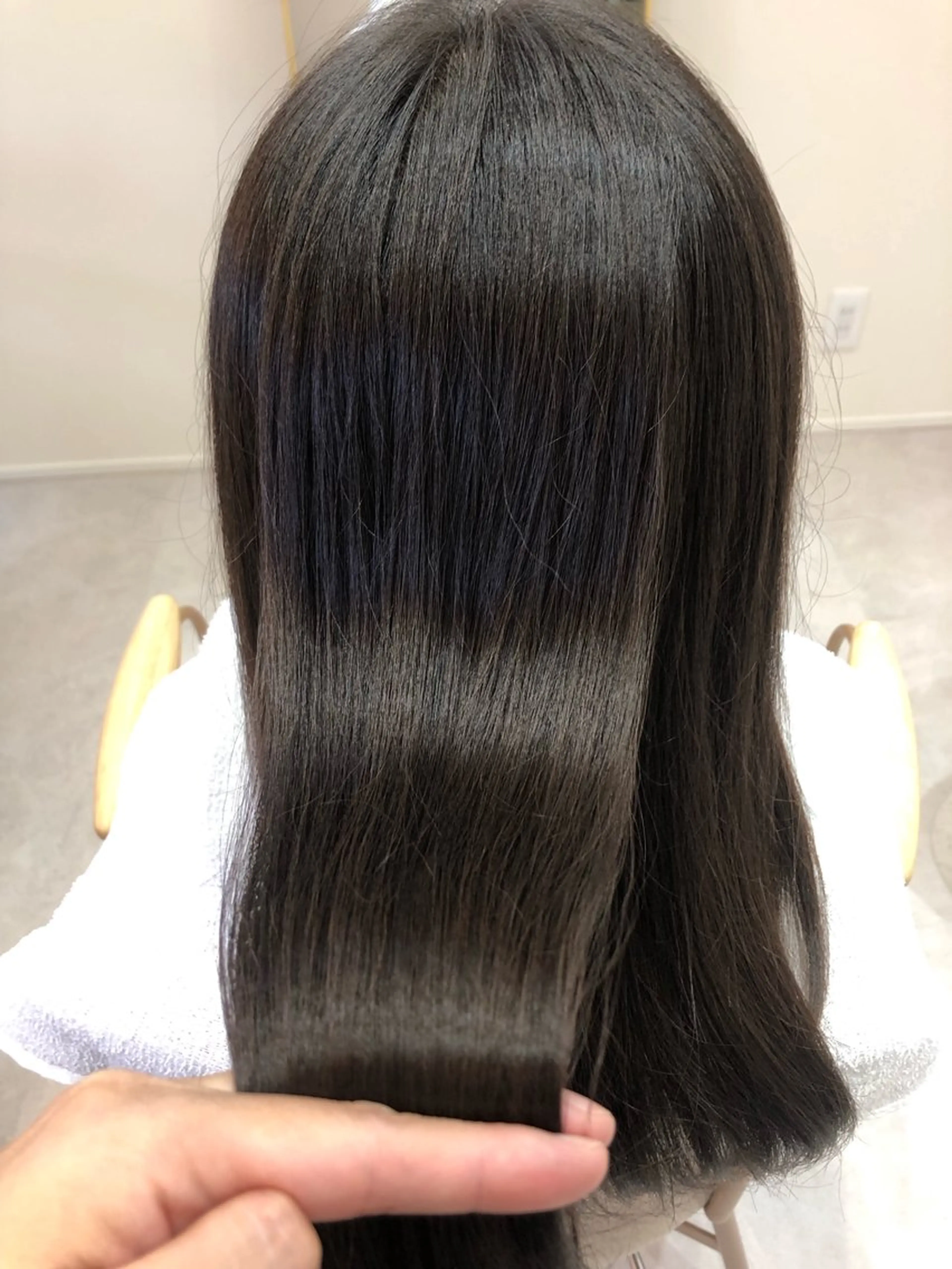 セミロング カット sugi tomoのヘアスタイル