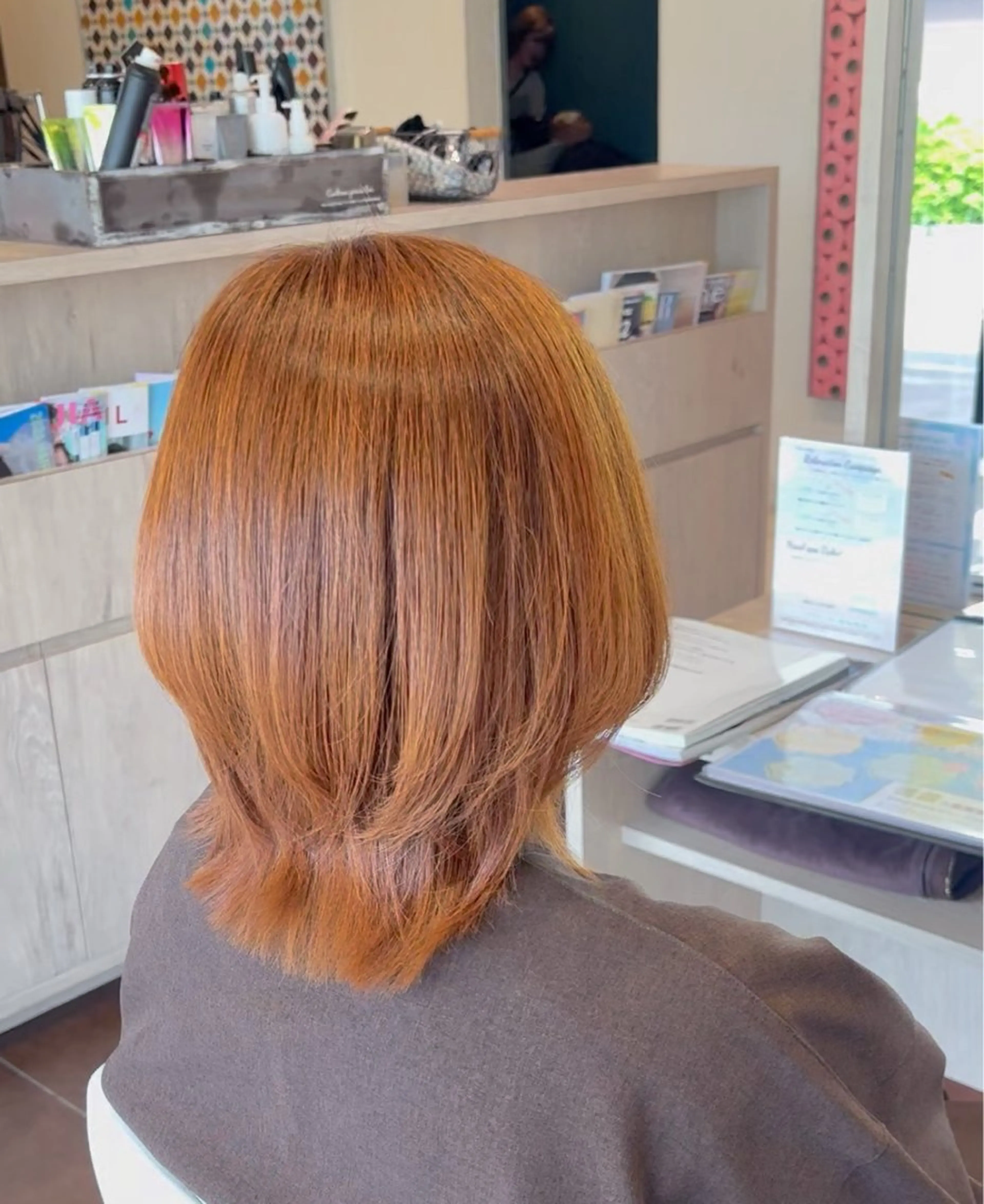 ミディアム カラー オレンジ 渡部 優衣のヘアスタイル