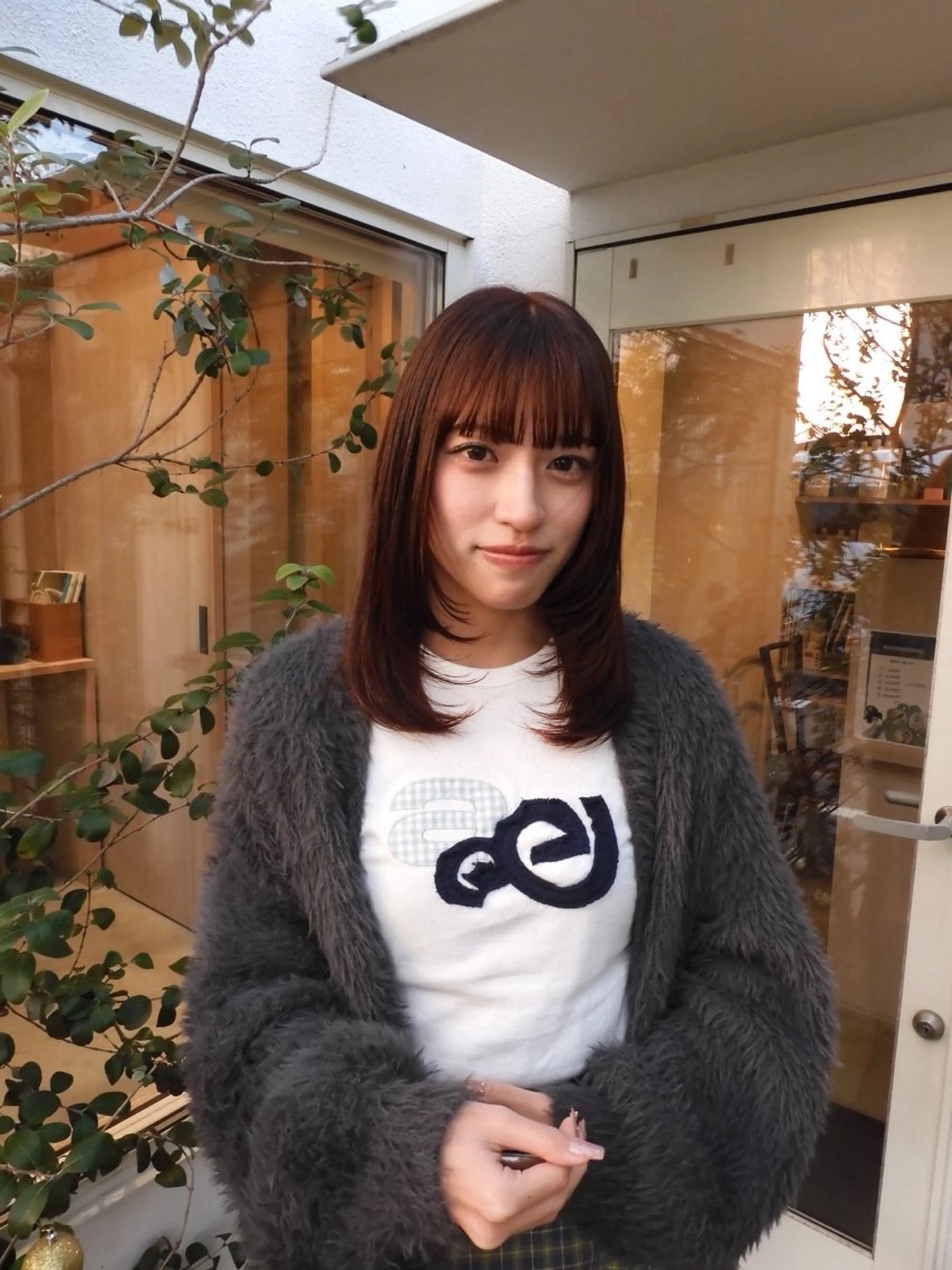 ミディアム カラー オレンジ レイヤーカット 実生miu 個性派ハイトーンのヘアスタイル