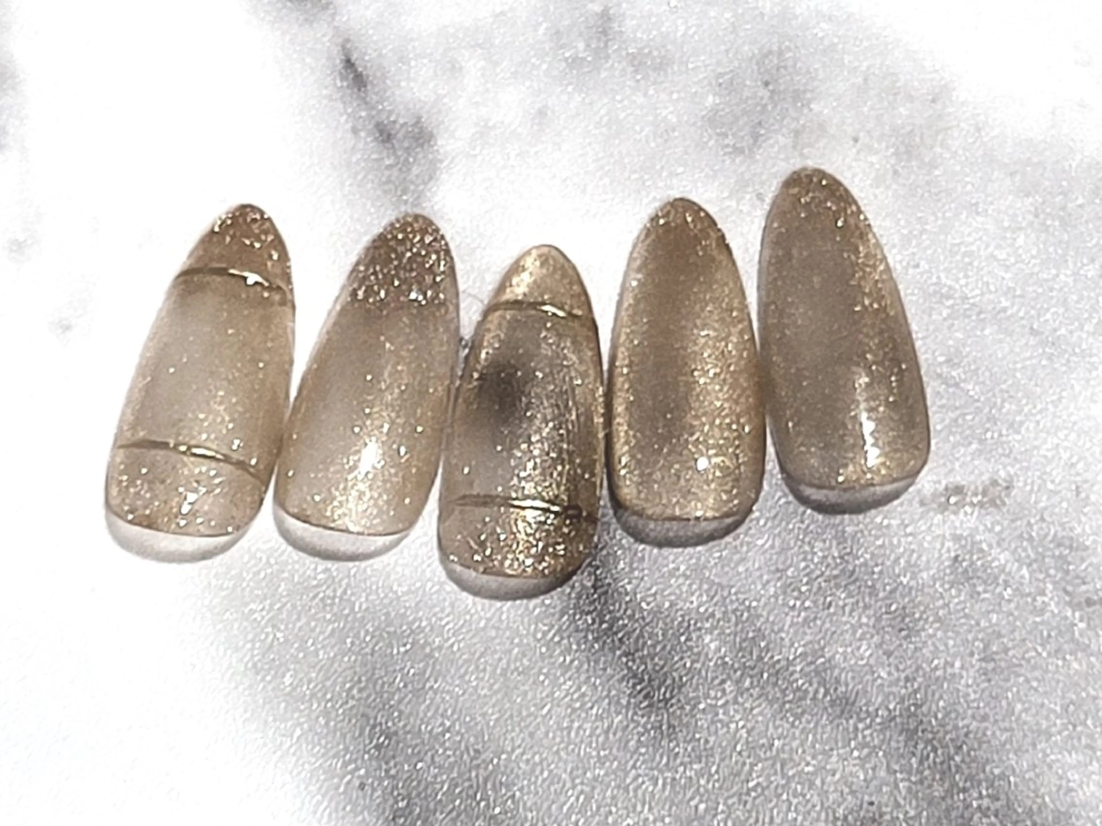 ネイル アートネイル ゴールド マグネットネイル ハンドネイル 矢野 美希のネイルデザイン