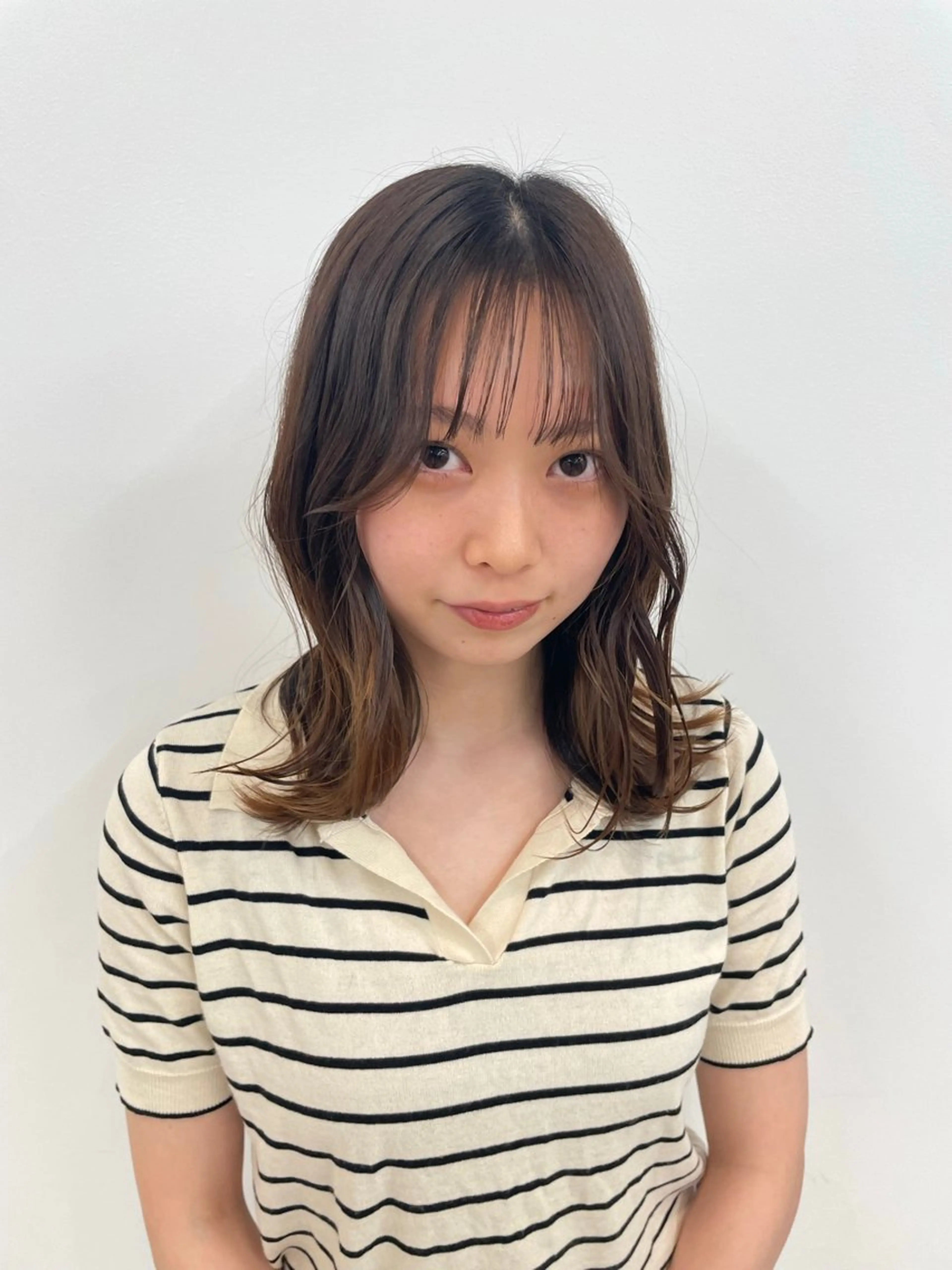 ミディアム くびれヘア 韓国風ヘア レイヤーカット 小顔カット 似合わせカットが 得意な美容師のヘアスタイル