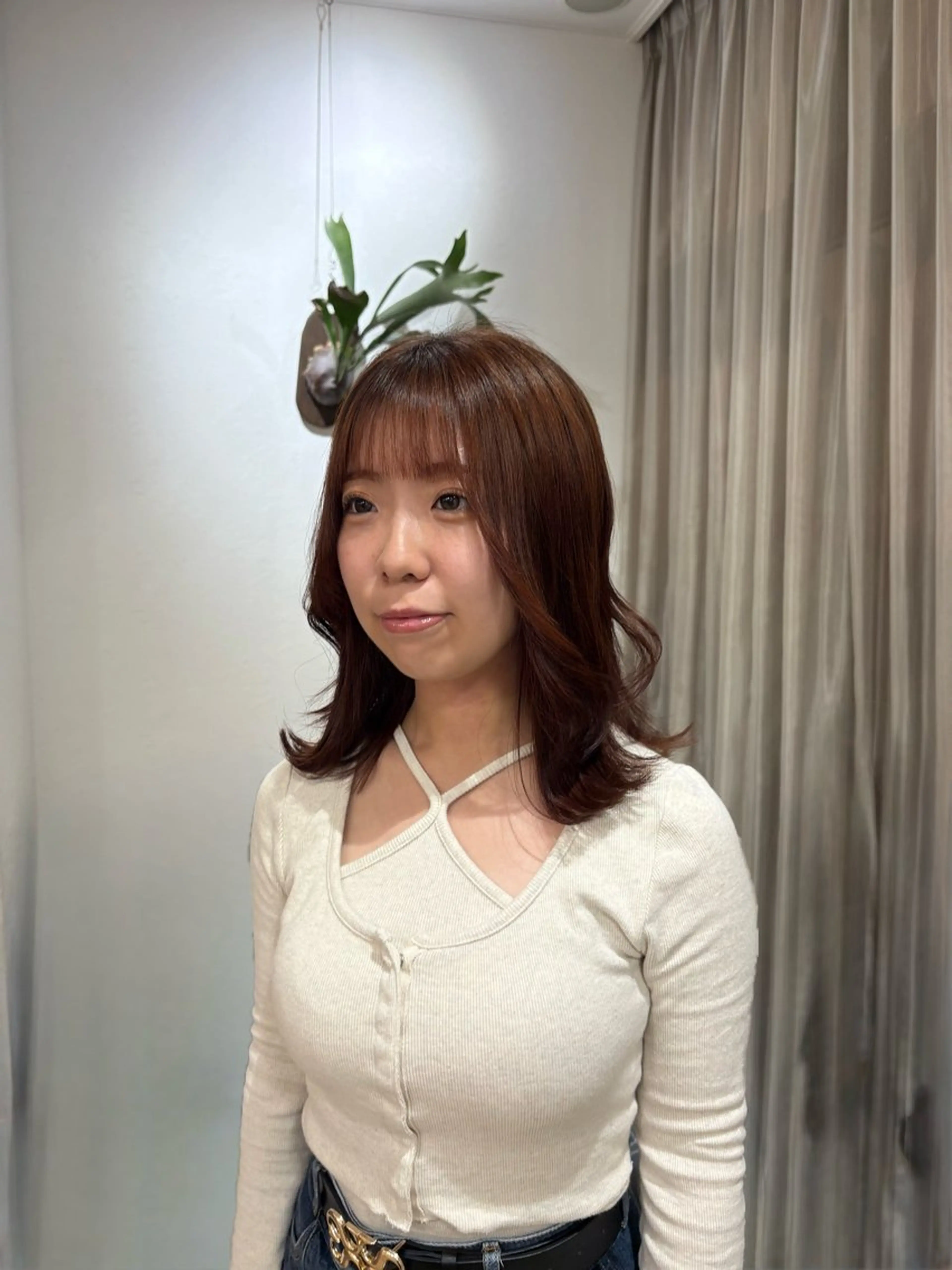 ミディアム 外ハネヘア カット 竹口 莉央のヘアスタイル